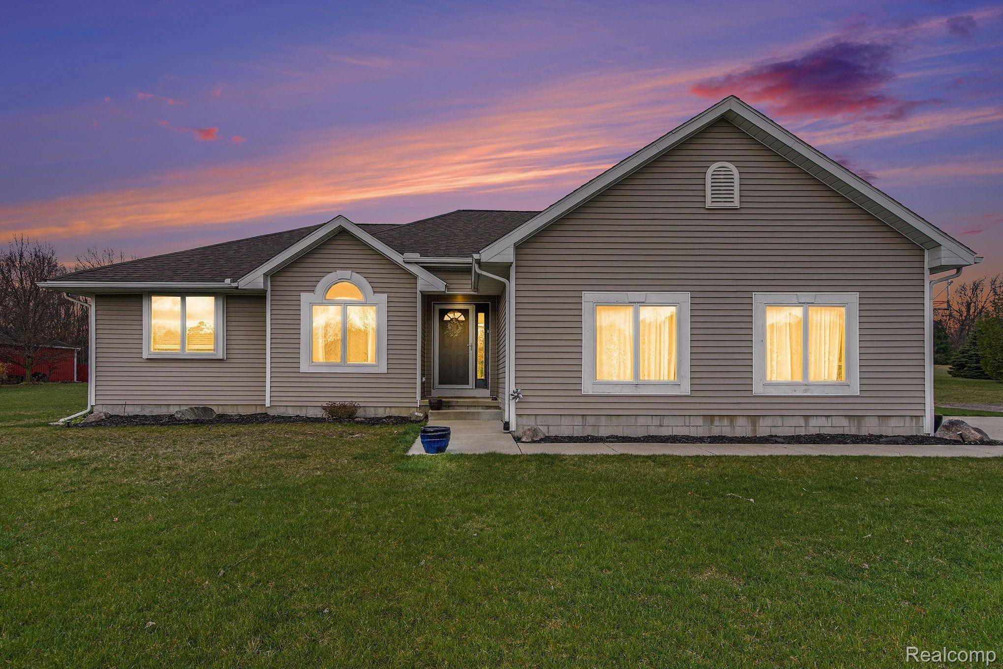 Gregory, MI 48137,18328 WALNUT LN