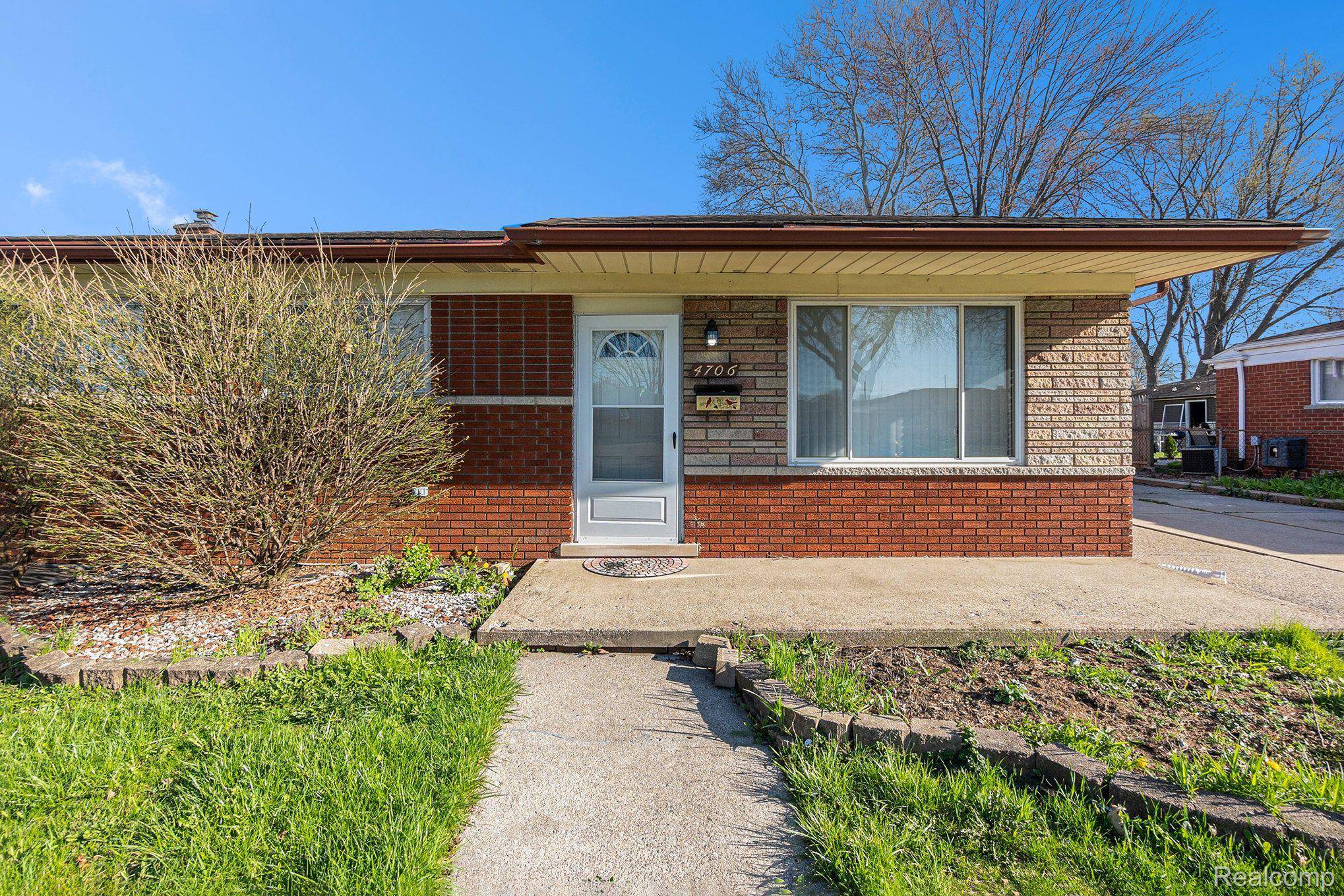 Warren, MI 48092,4706 RED MAPLE Dr