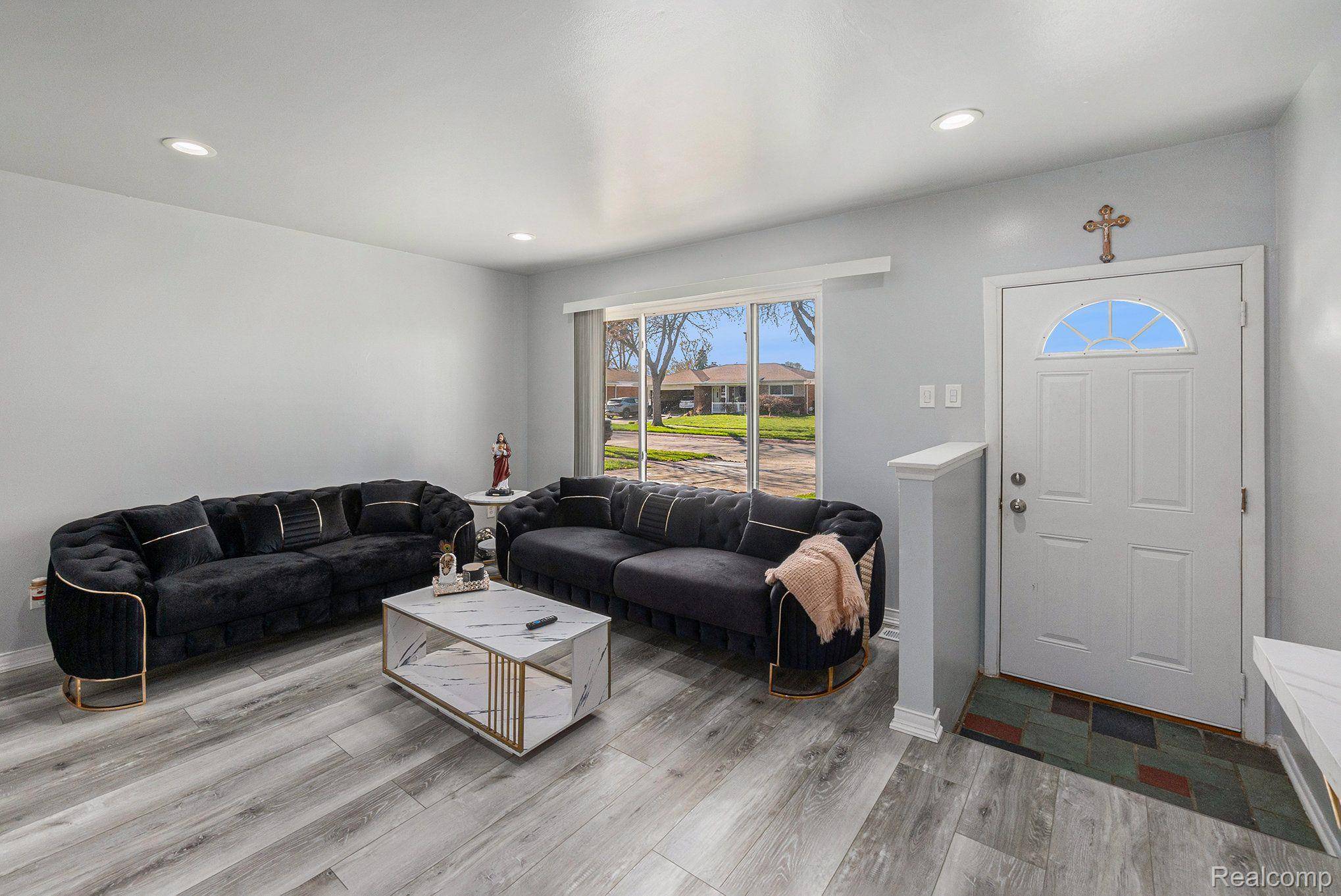 Warren, MI 48092,4706 RED MAPLE Dr