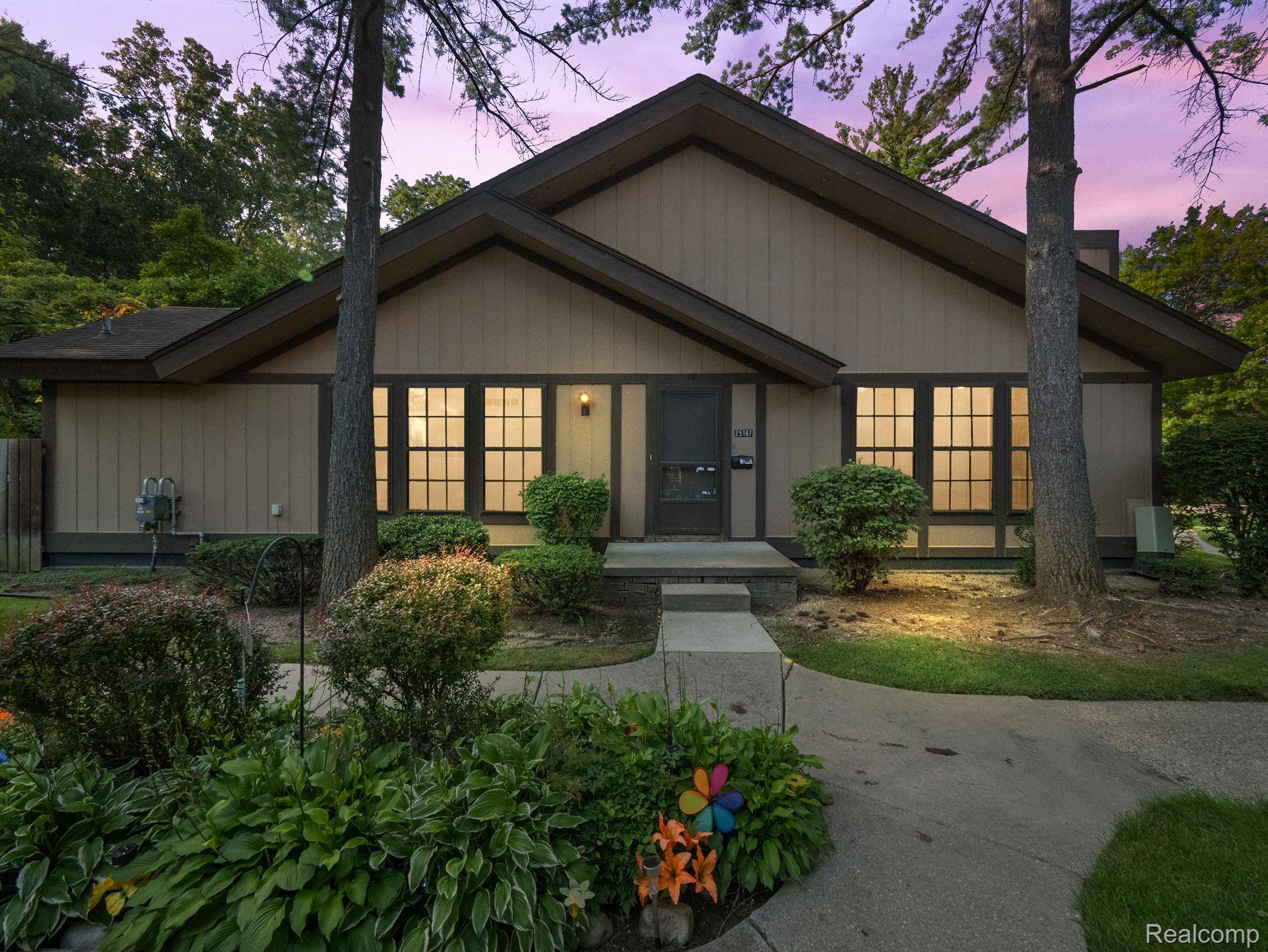 Southfield, MI 48033,25167 GREENBROOKE DR