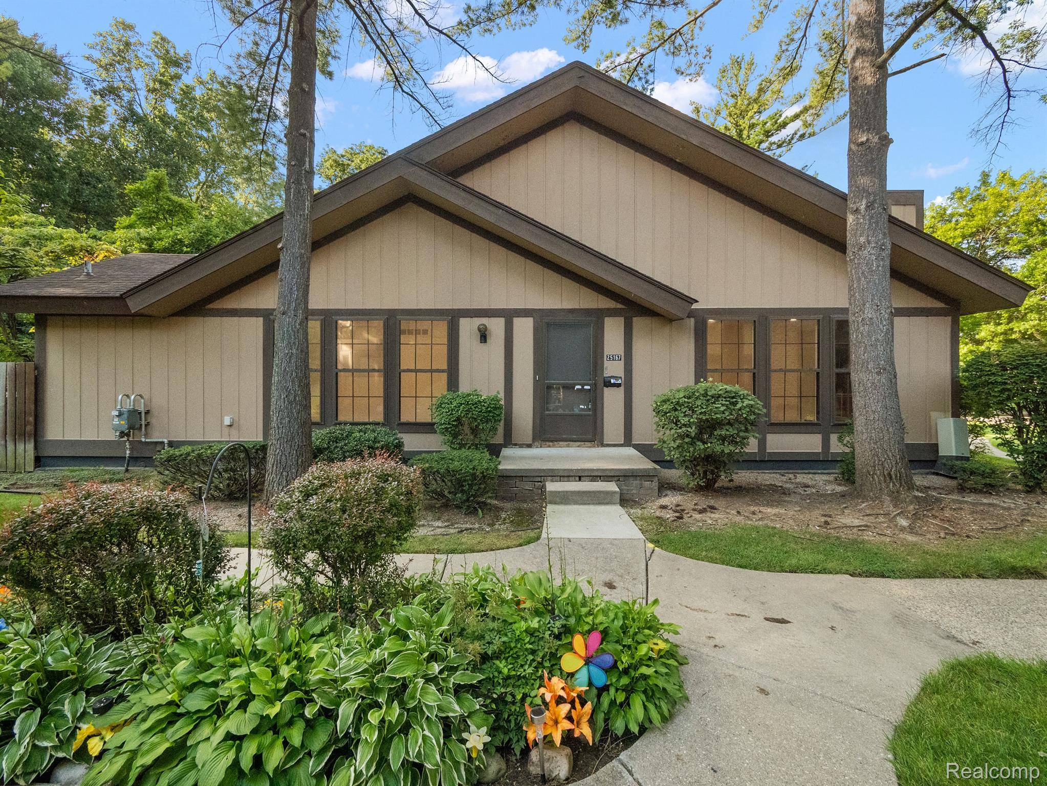 Southfield, MI 48033,25167 GREENBROOKE DR