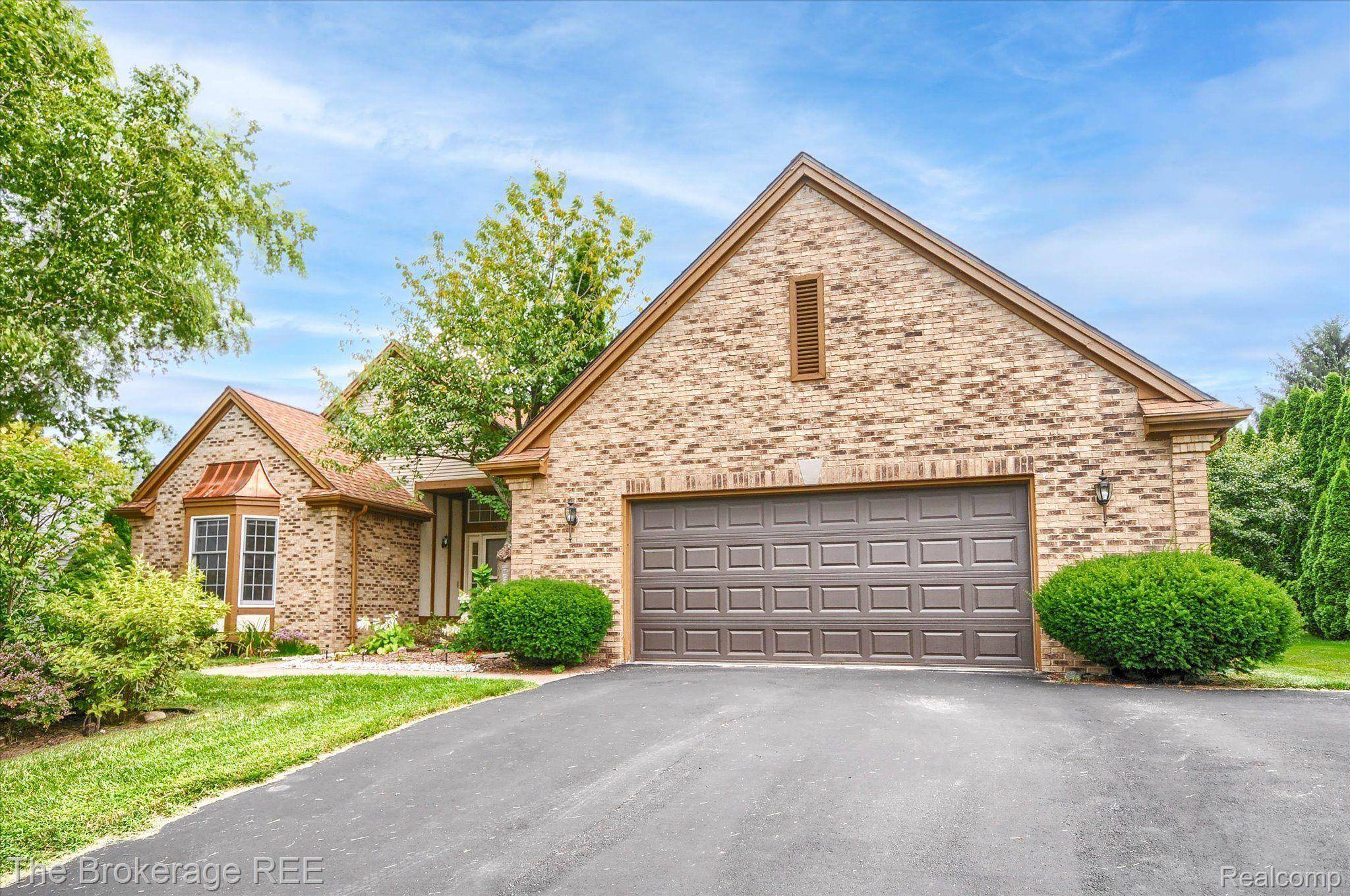 Fenton, MI 48430,16053 SILVERWOOD DR