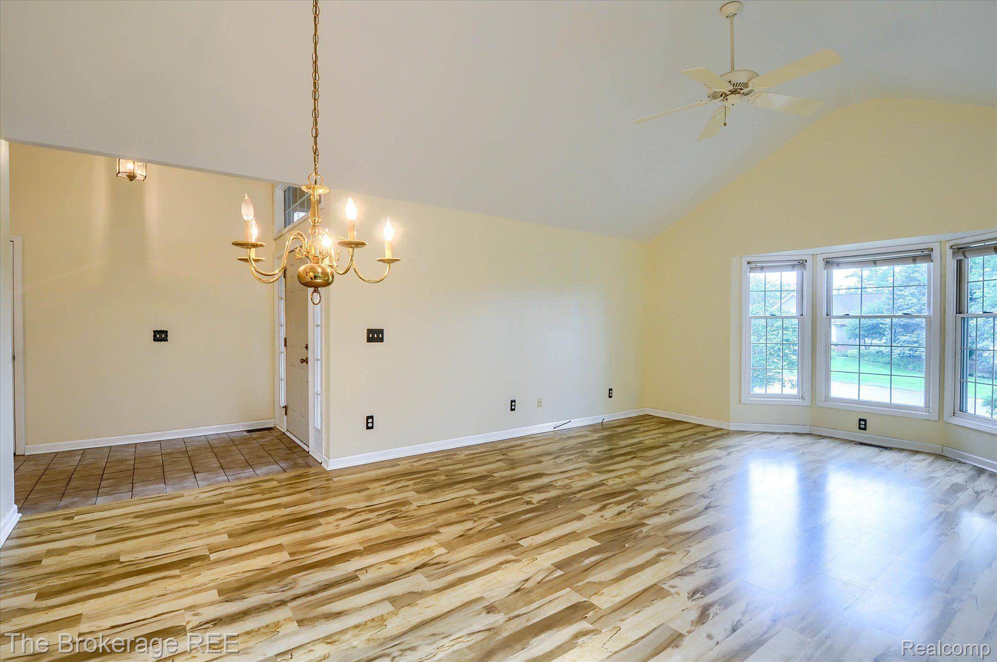 Fenton, MI 48430,16053 SILVERWOOD DR