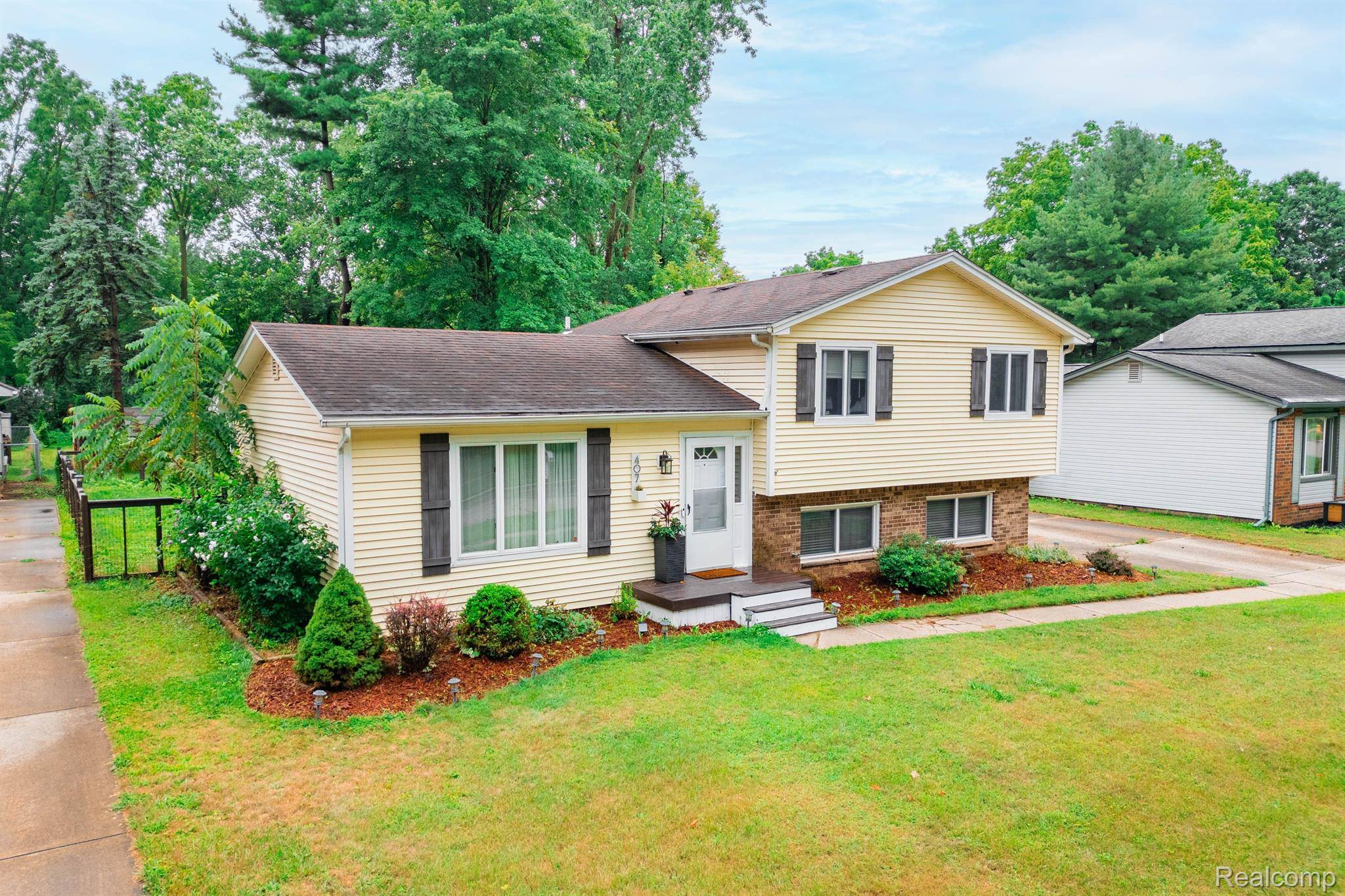 Milan, MI 48160,407 GREENTREE LN
