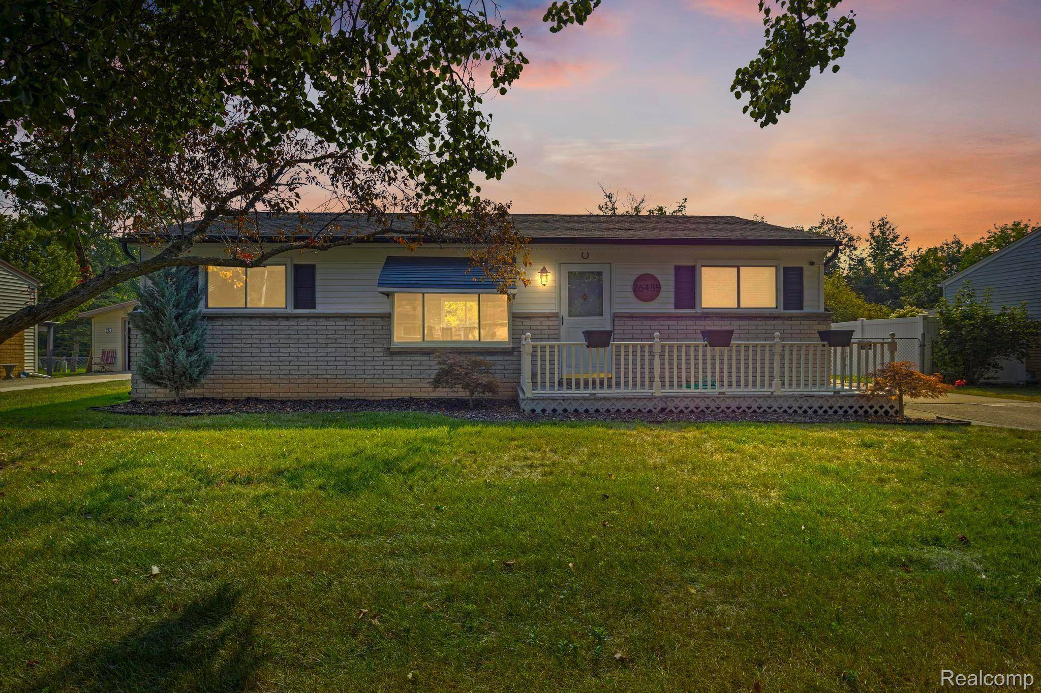 Woodhaven, MI 48183,26485 WILLOW CV