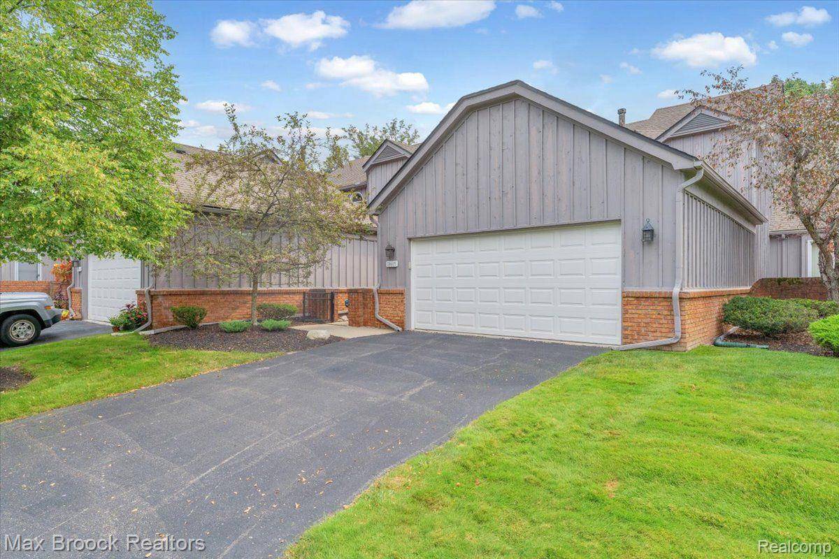 Farmington Hills, MI 48334,28615 VENICE CT