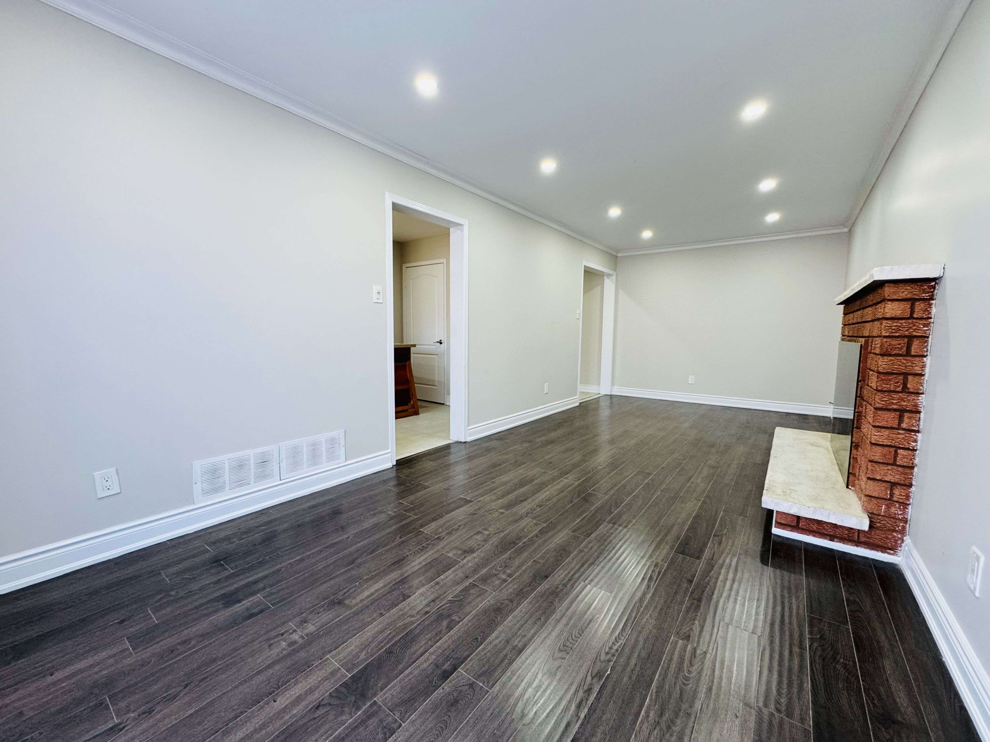 Brampton, ON L6Y 3V9,6 Dutch CRES