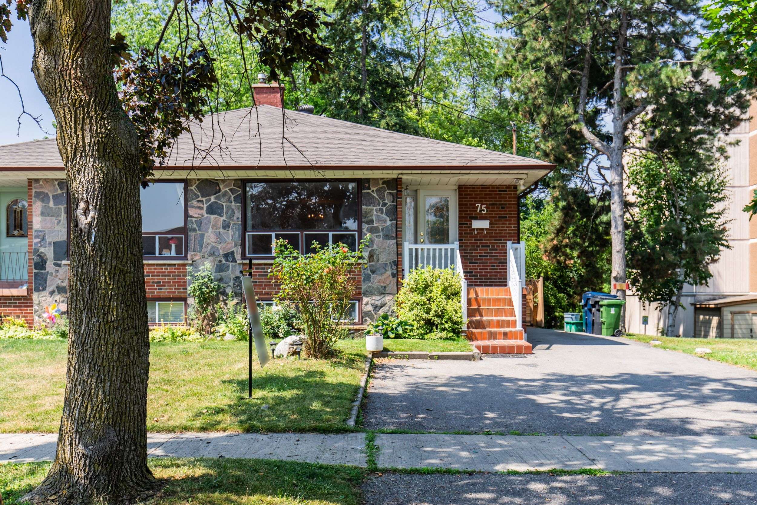 Toronto W04, ON M6L 3A4,75 Upwood AVE