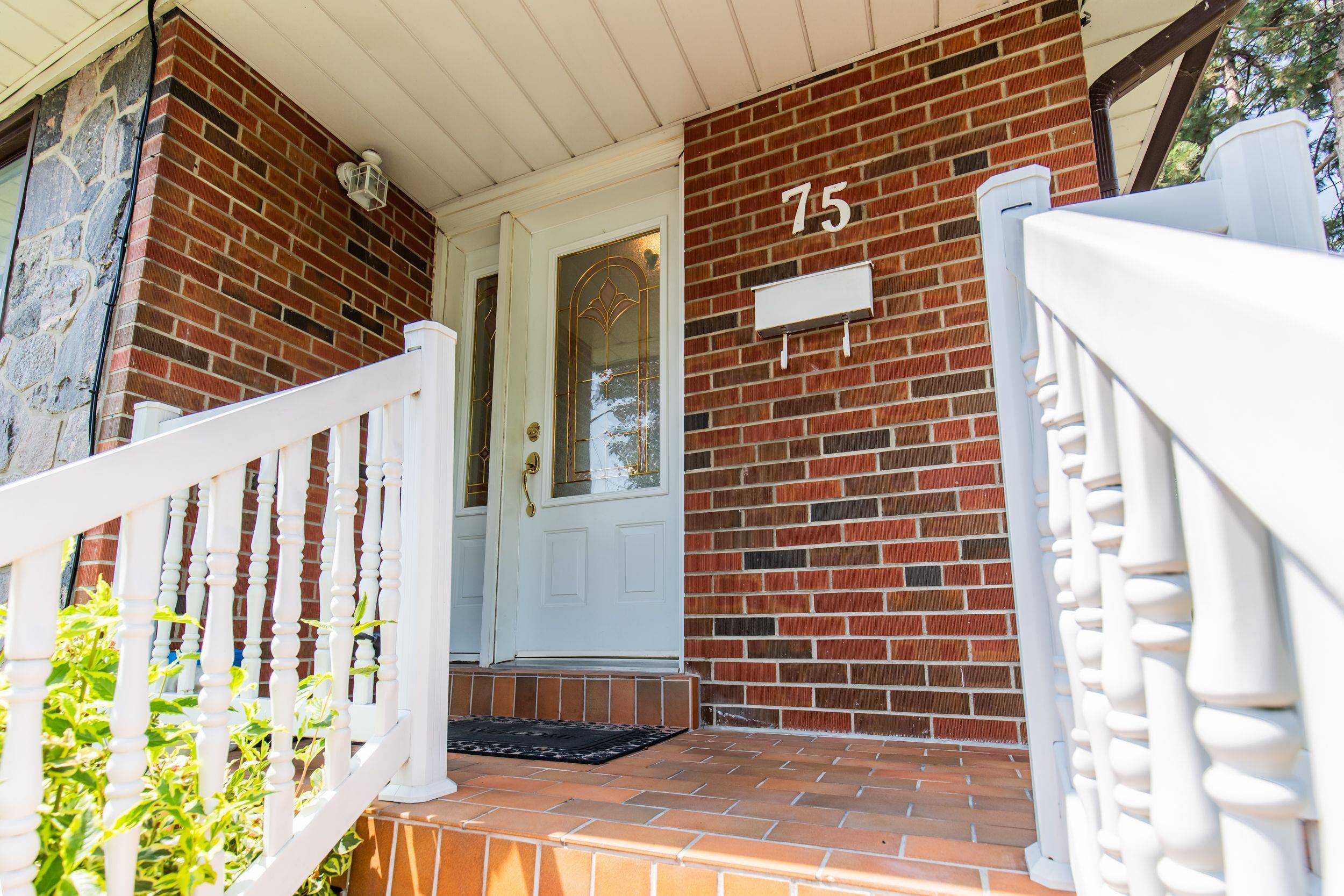 Toronto W04, ON M6L 3A4,75 Upwood AVE