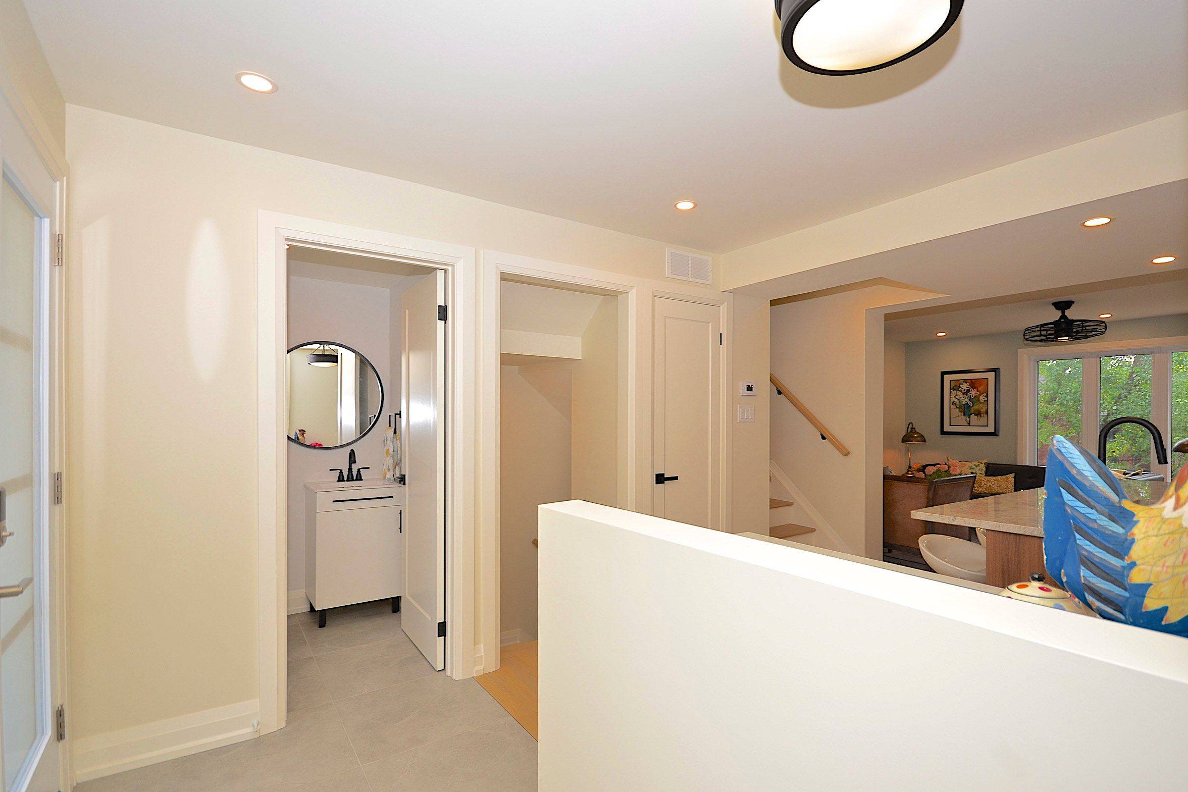 Overbrook - Castleheights And Area, ON K1K 2E9,660 Hochelaga ST #32