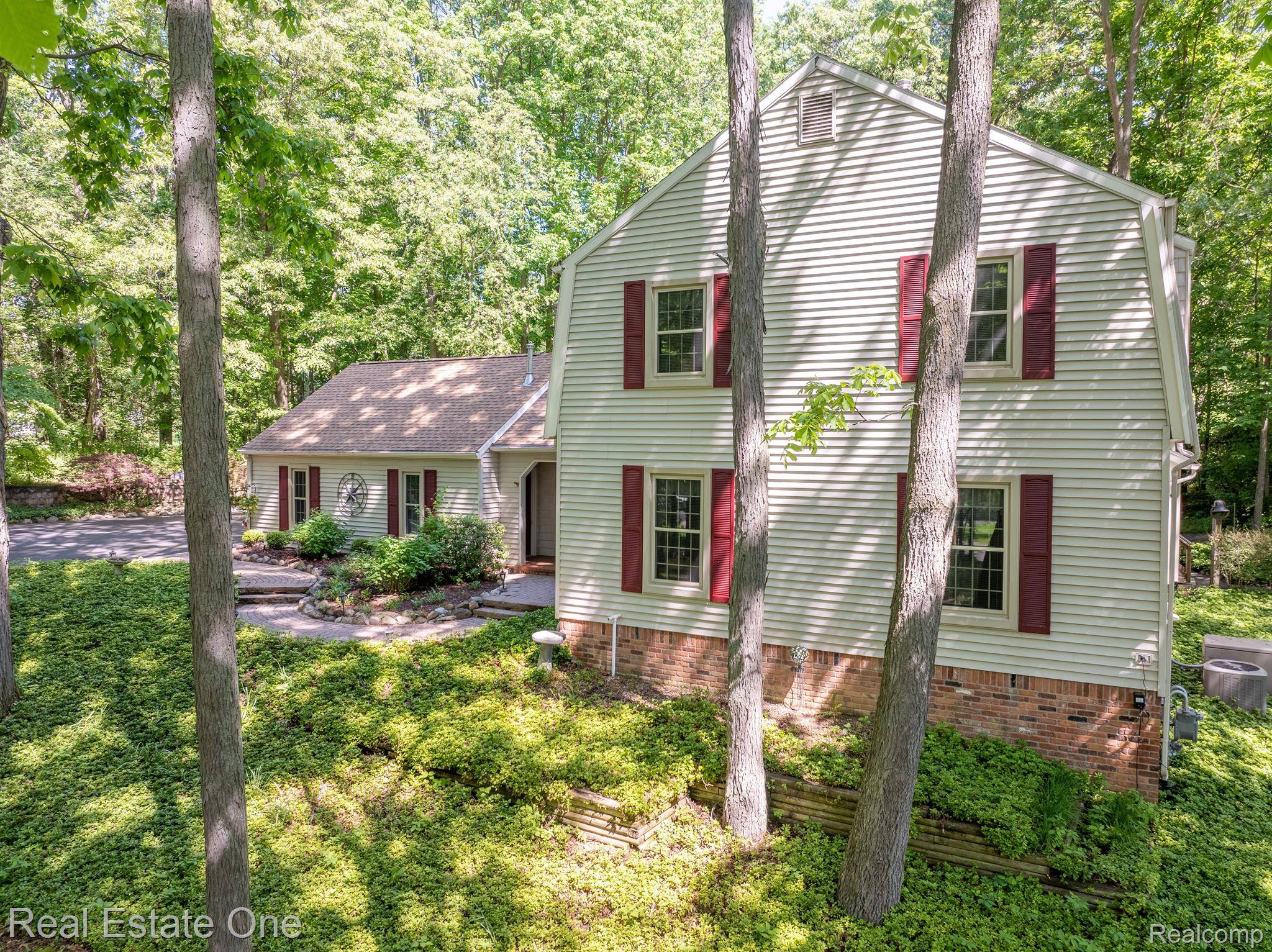 Pinckney, MI 48169,5511 ARAPAHO PASS