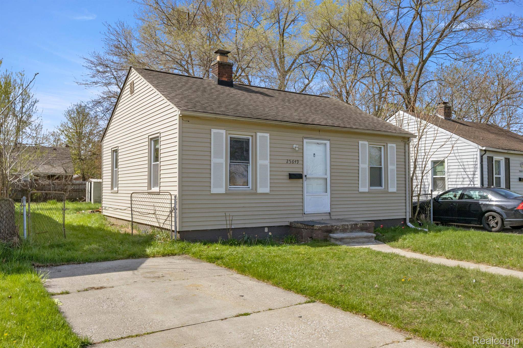 Dearborn Heights, MI 48125,25649 PENN ST