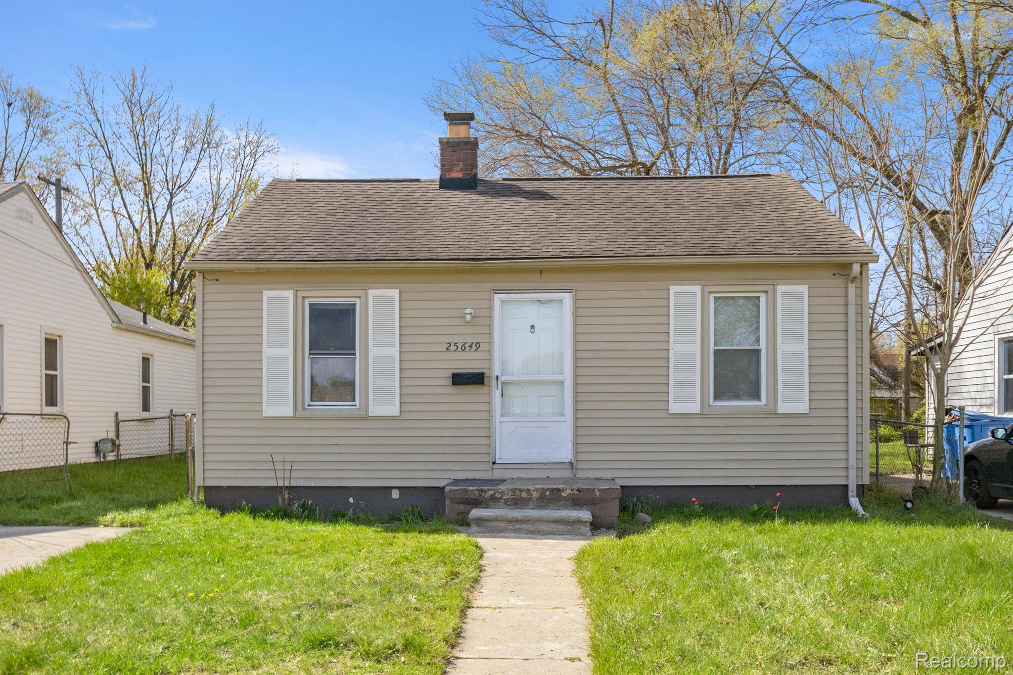 Dearborn Heights, MI 48125,25649 PENN ST