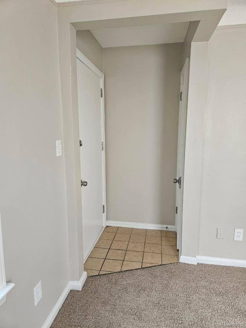 Harper Woods, MI 48225,18915 ELKHART ST