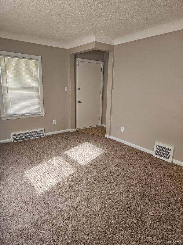 Harper Woods, MI 48225,18915 ELKHART ST