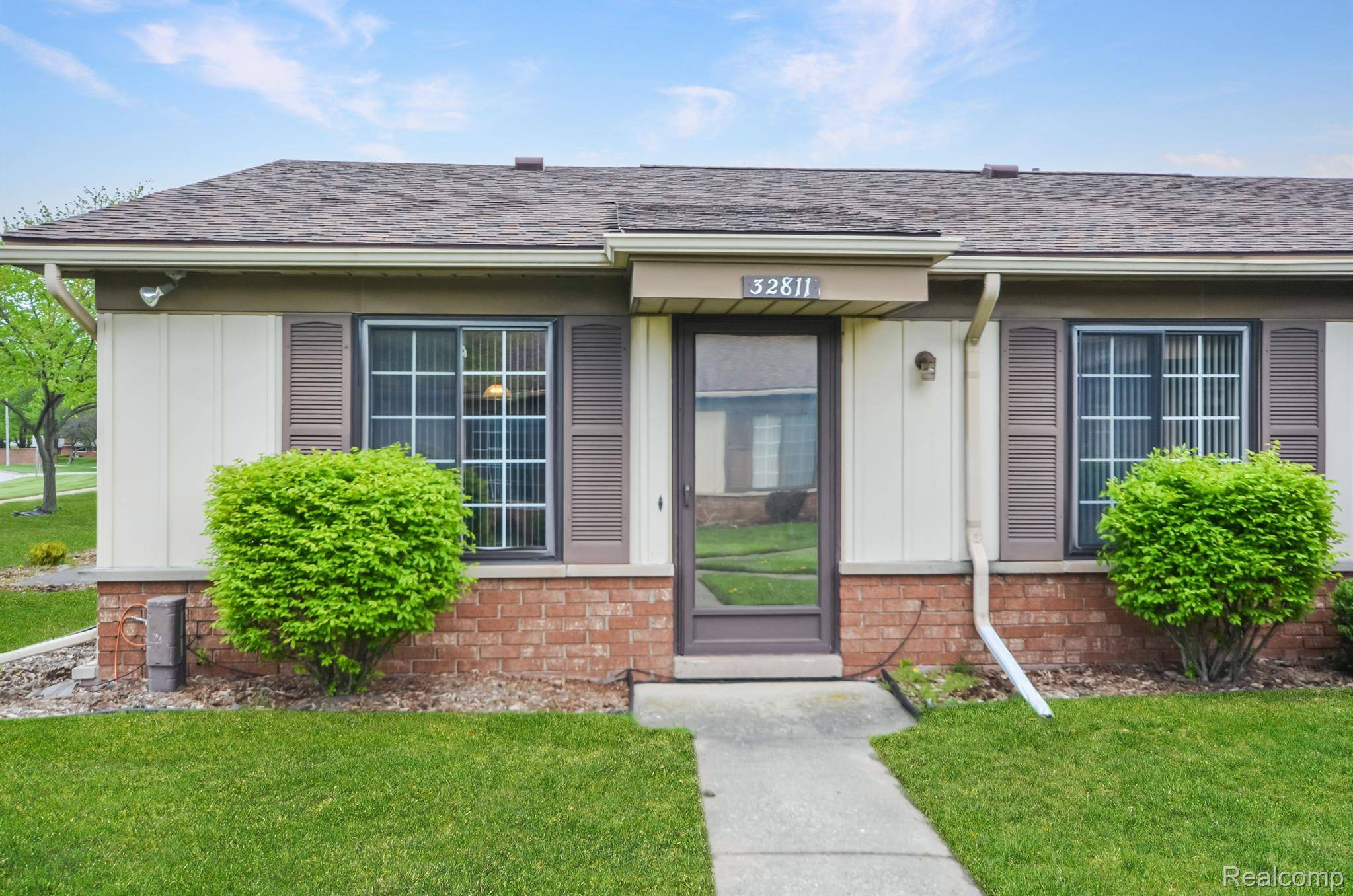 Warren, MI 48093,32811 Valley DR