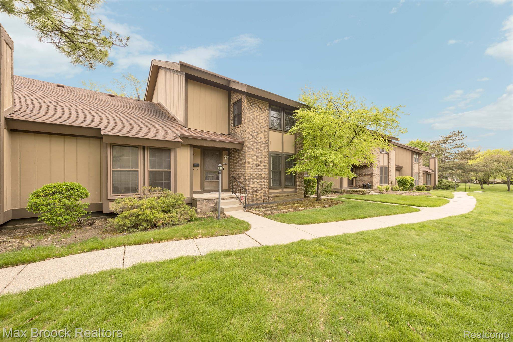 Southfield, MI 48033,25260 GREENBROOKE #14 DR