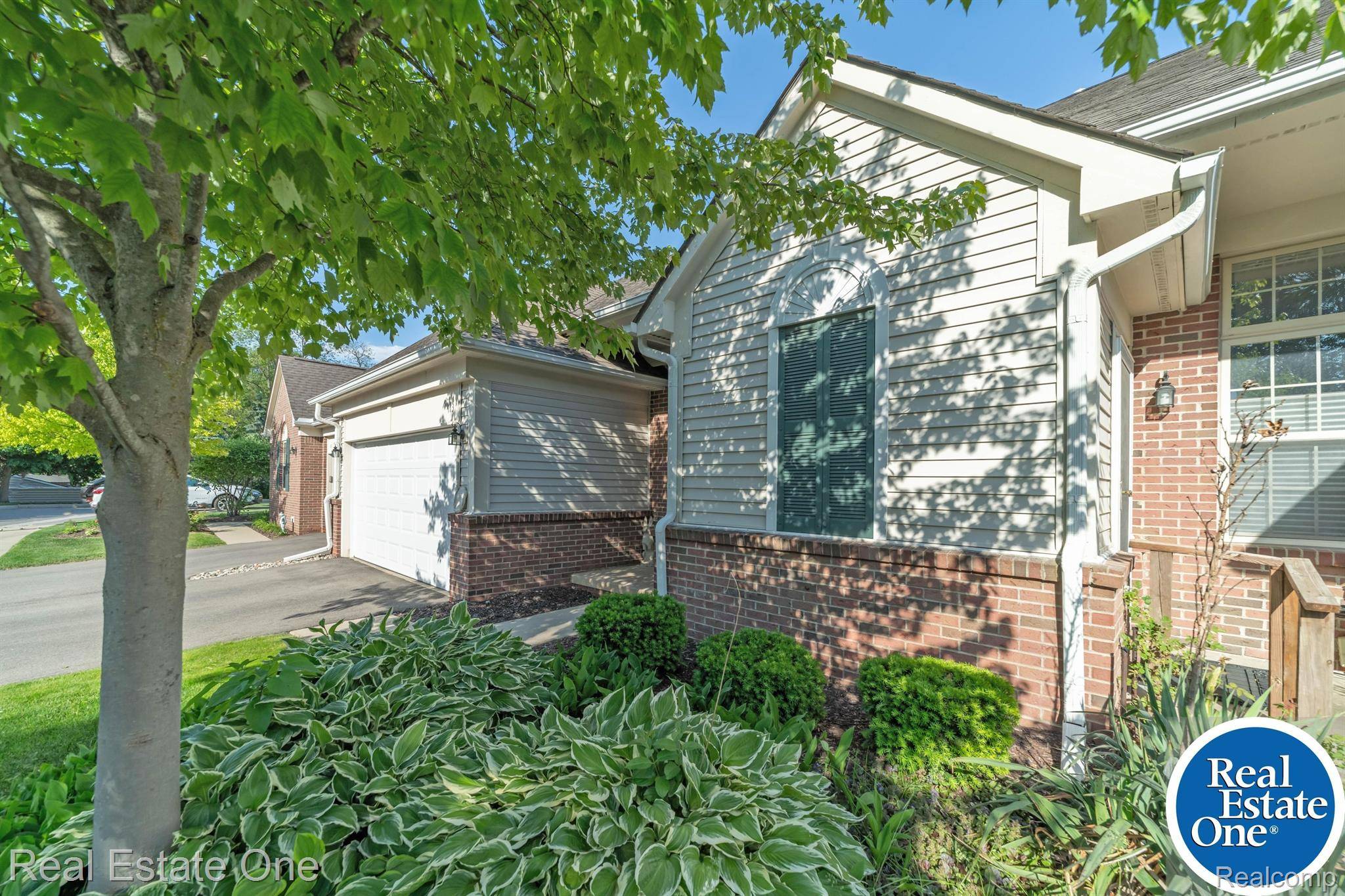 Brighton, MI 48116,113 PONDVIEW CT #6