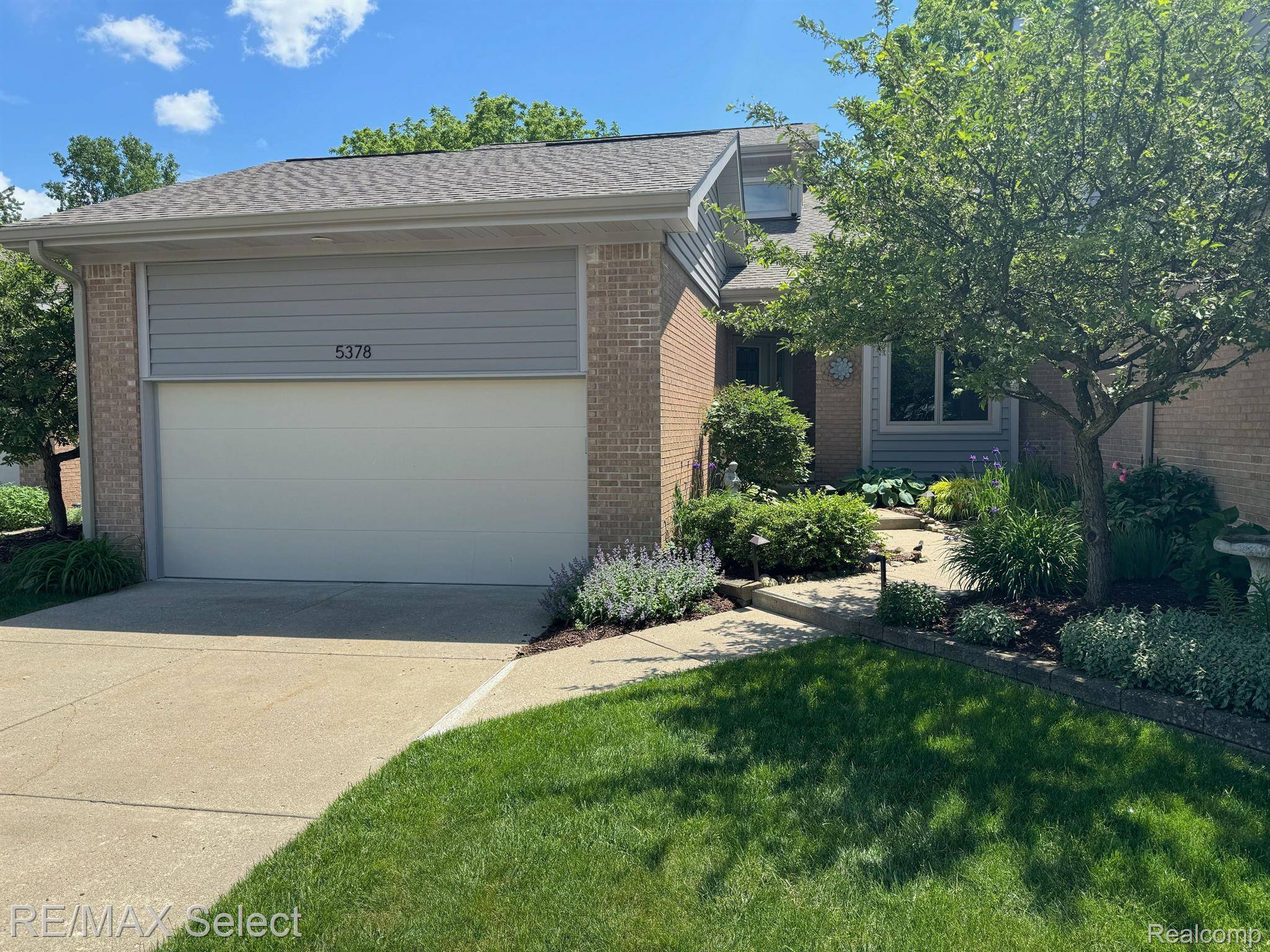 Grand Blanc, MI 48439,5378 WARWICK TRL