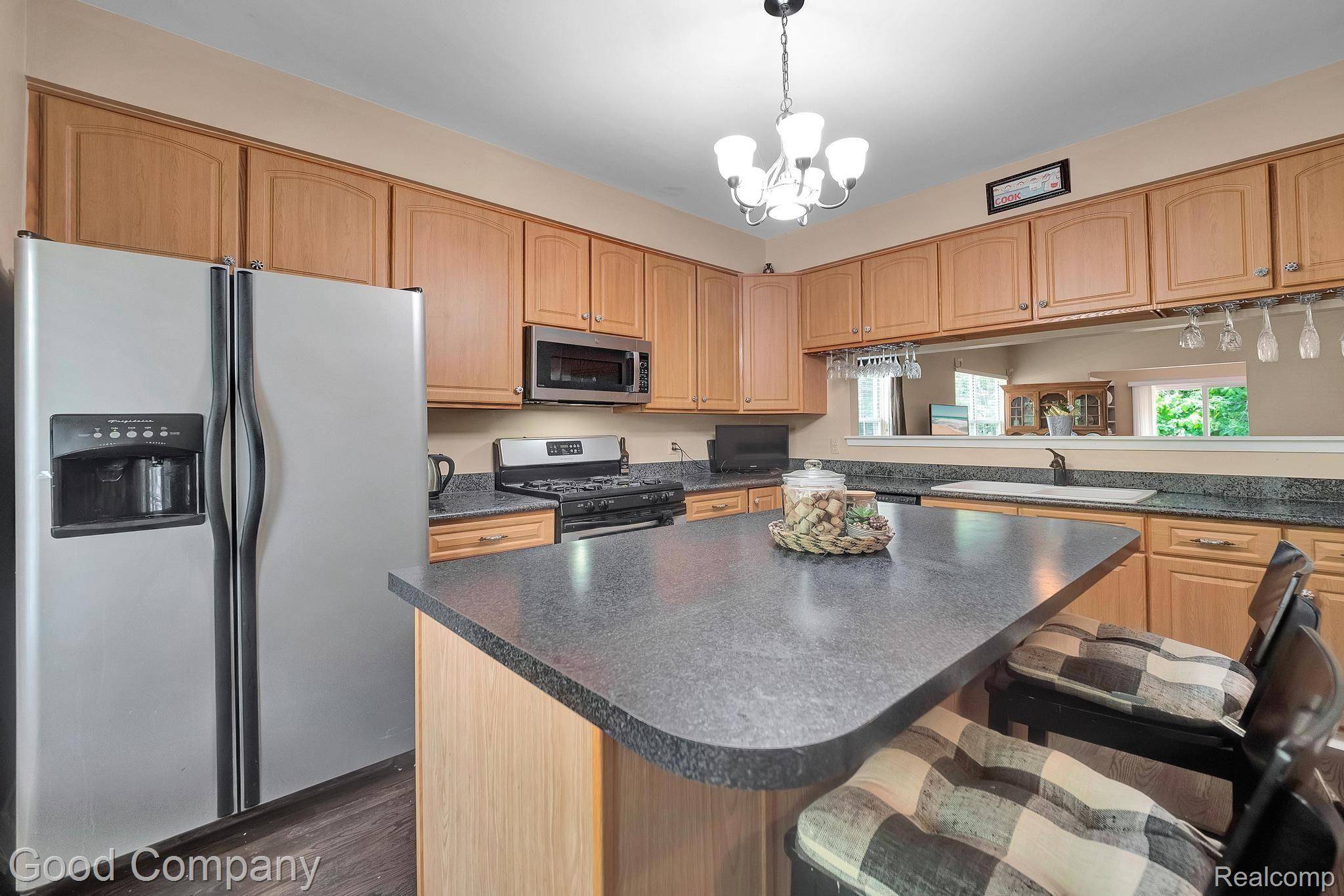 Novi, MI 48377,41649 SLEEPY HOLLOW DR