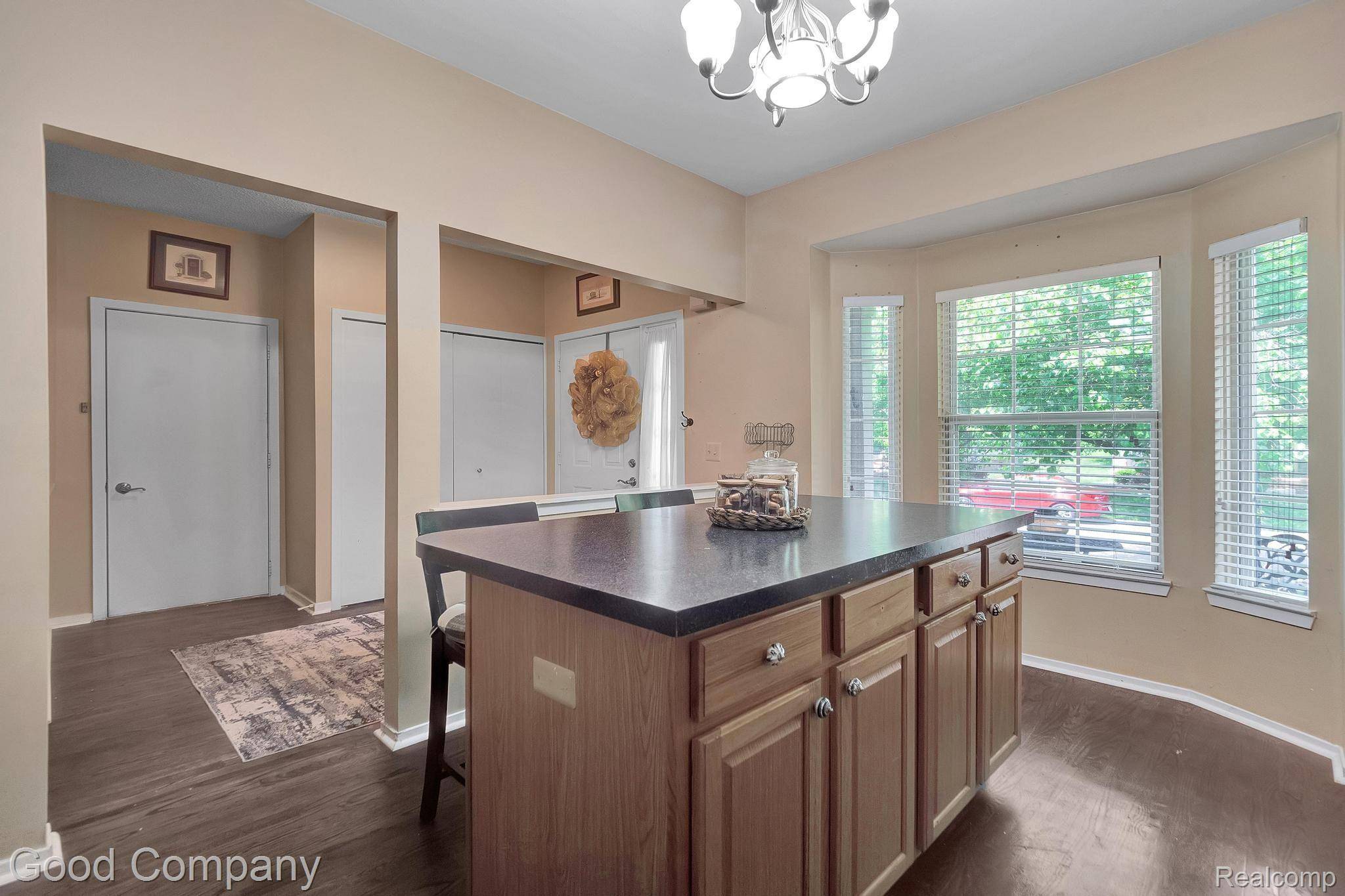 Novi, MI 48377,41649 SLEEPY HOLLOW DR