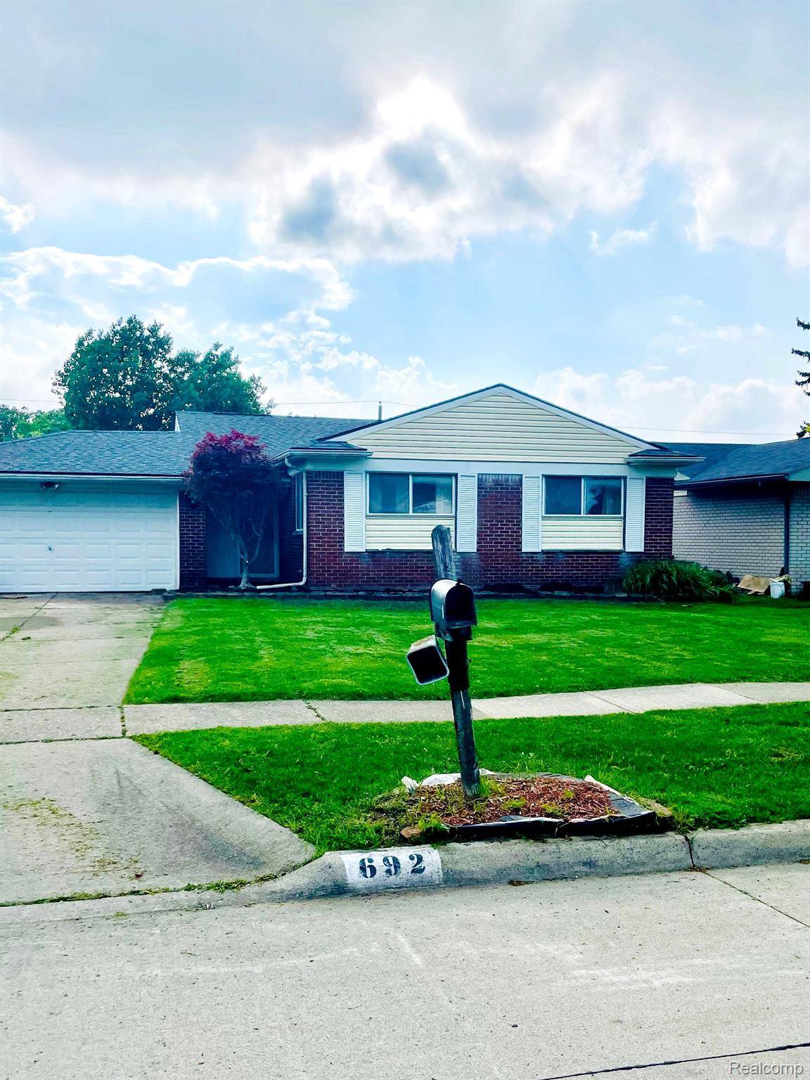 Auburn Hills, MI 48326,692 HAMLET RD