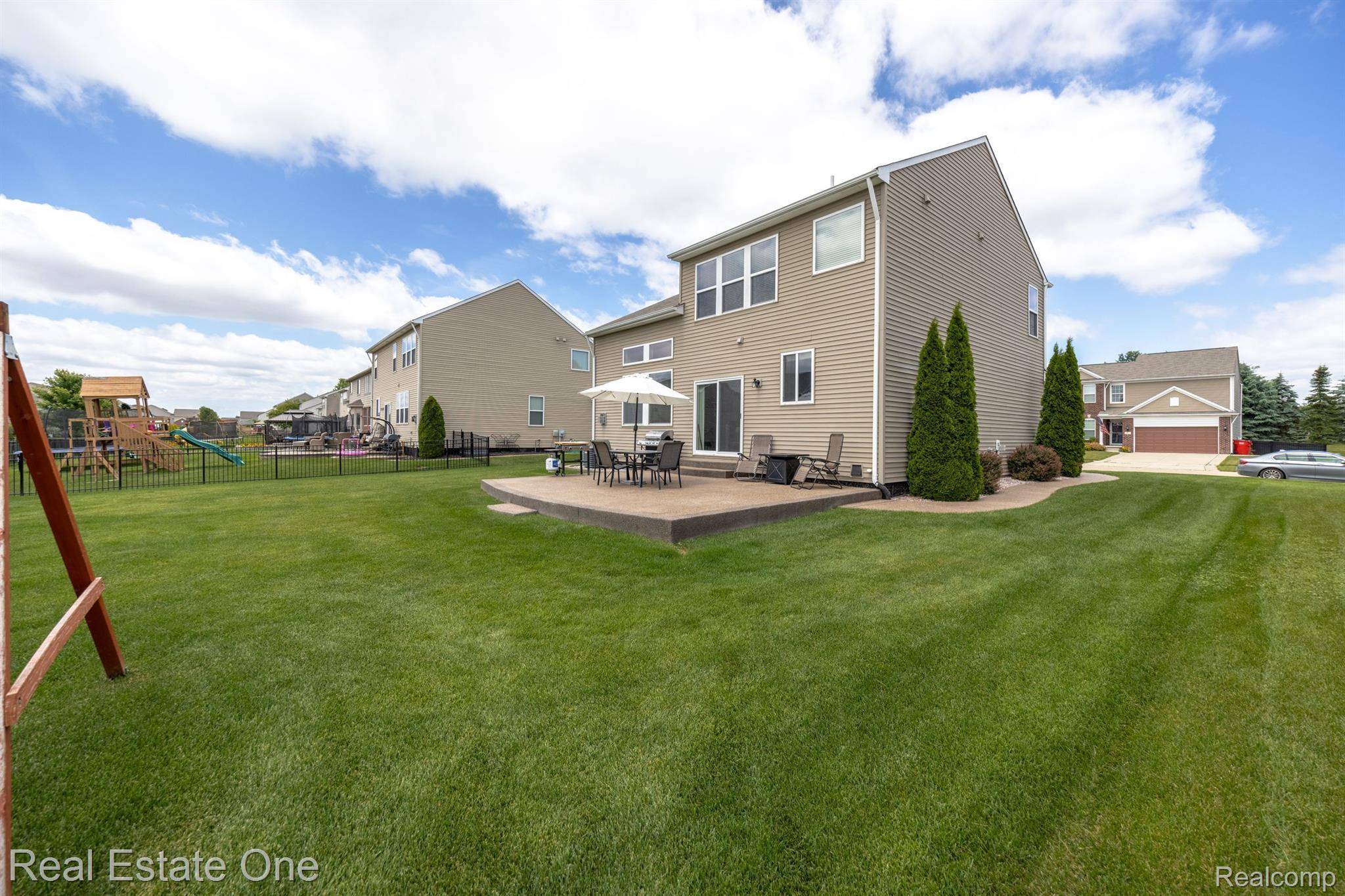 Macomb, MI 48042,19240 GEARHART DR