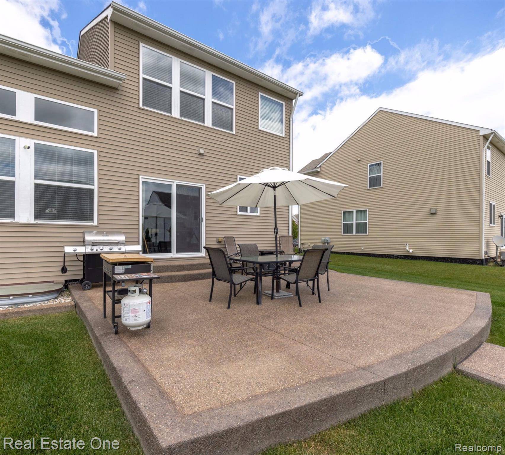 Macomb, MI 48042,19240 GEARHART DR