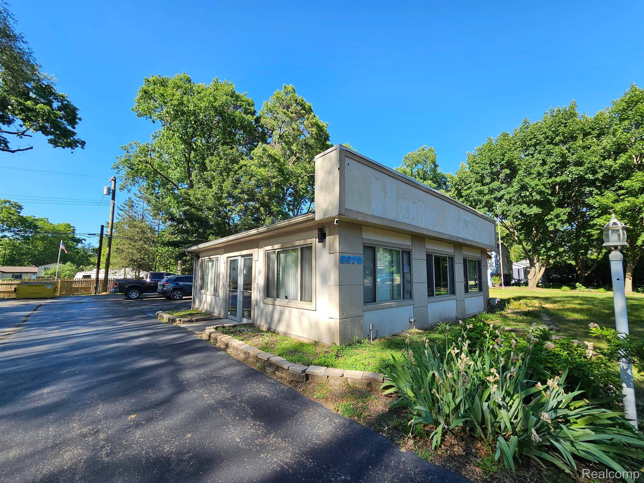 Waterford, MI 48327,5570 ELIZABETH LAKE RD