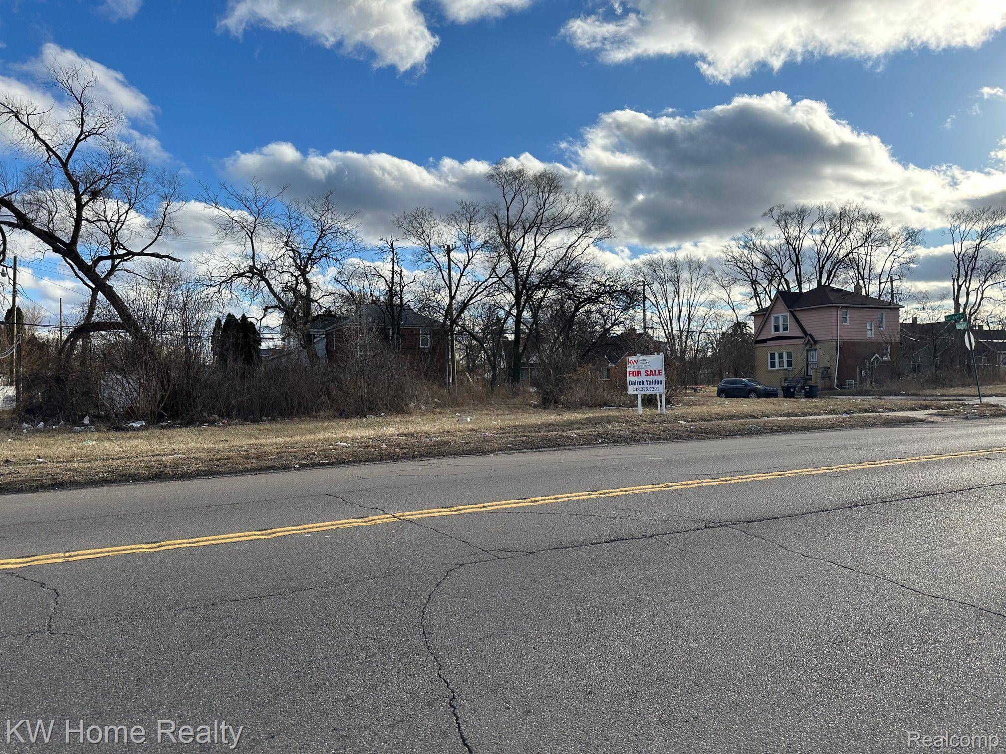 Detroit, MI 48234,3302 E 7 MILE RD