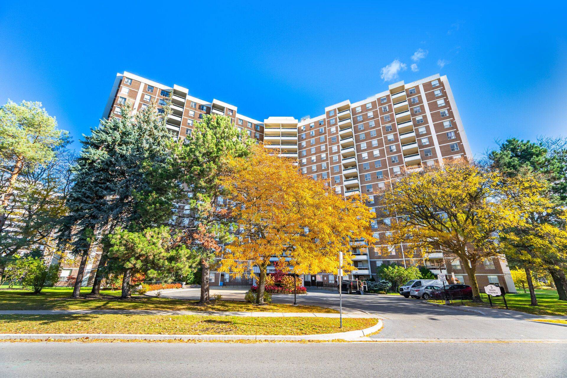 Toronto C11, ON M3C 3A5,5 Shady Golfway #301