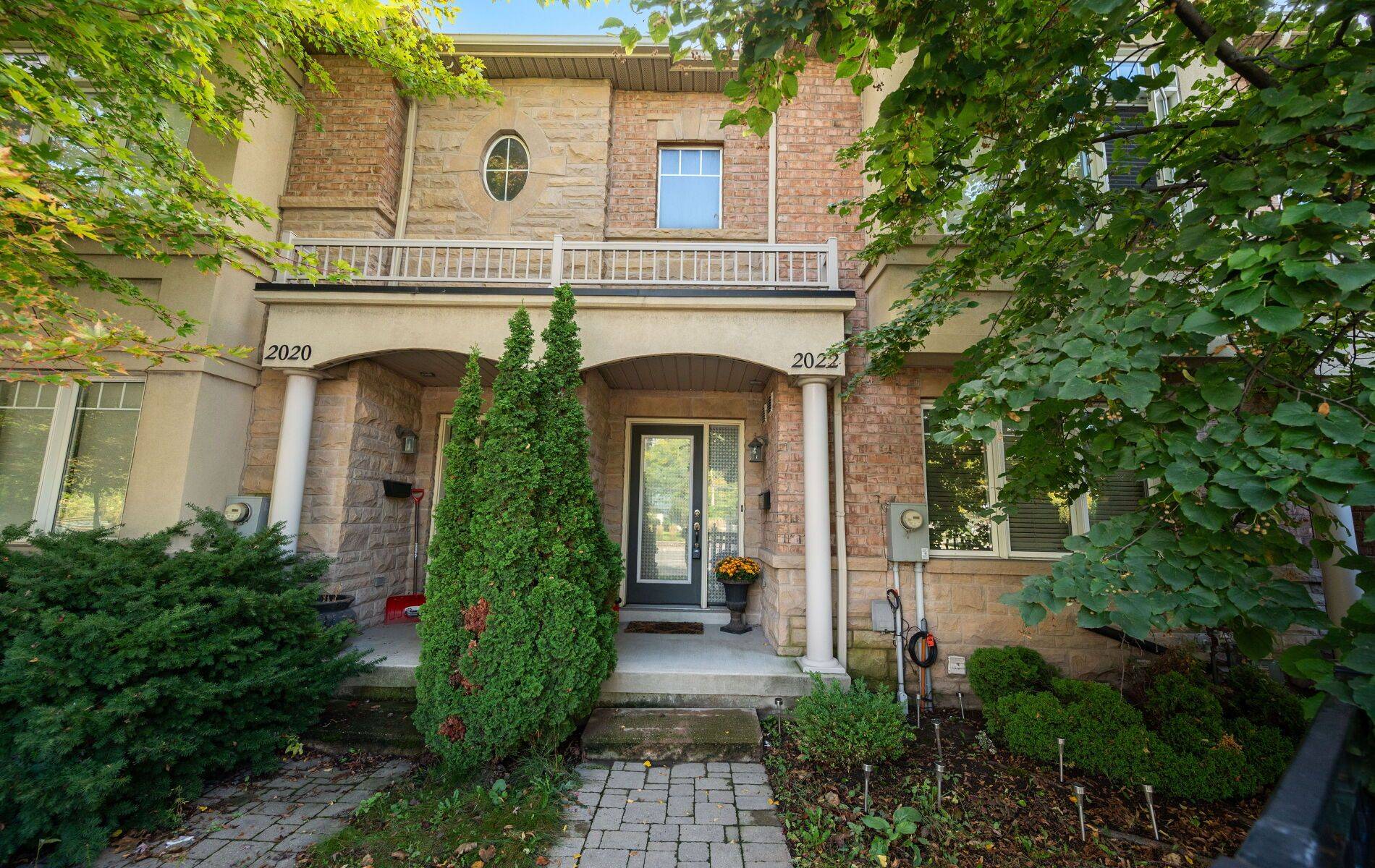 Mississauga, ON L5J 1J8,2022 Lakeshore RD W