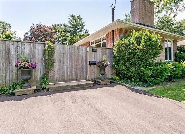 Oakville, ON L6L 4P7,186 Tweedsdale CRES
