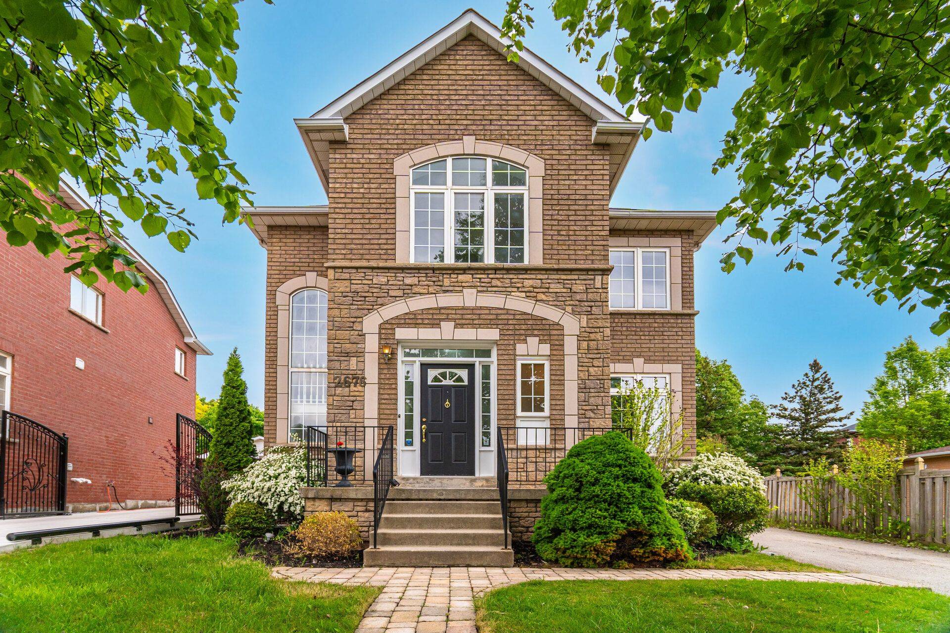 Oakville, ON L6H 6J1,2676 Castle Hill CRES