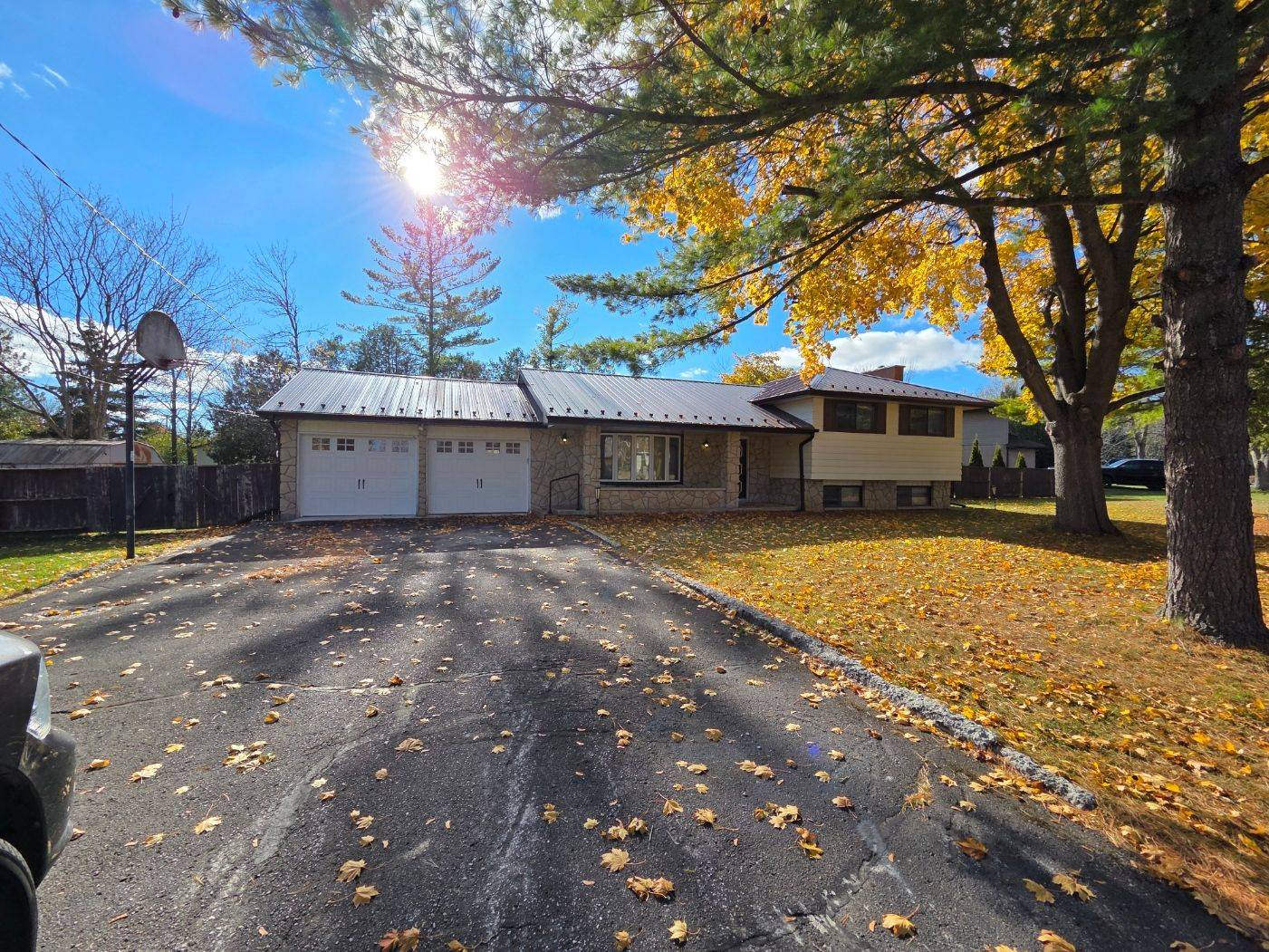 Quinte West, ON K8N 4Z2,147 Burns AVE