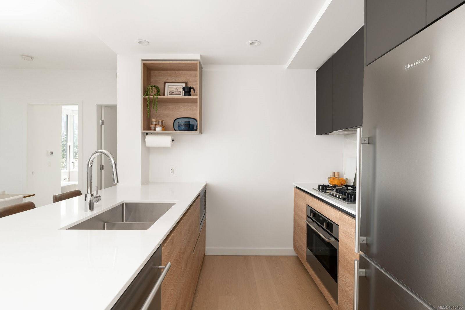 Victoria, BC V9A 0B5,363 Tyee Rd #402