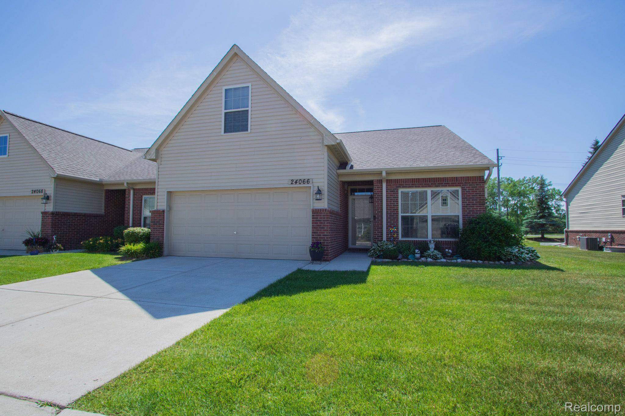 Flat Rock, MI 48134,24066 HEMLOCK DR