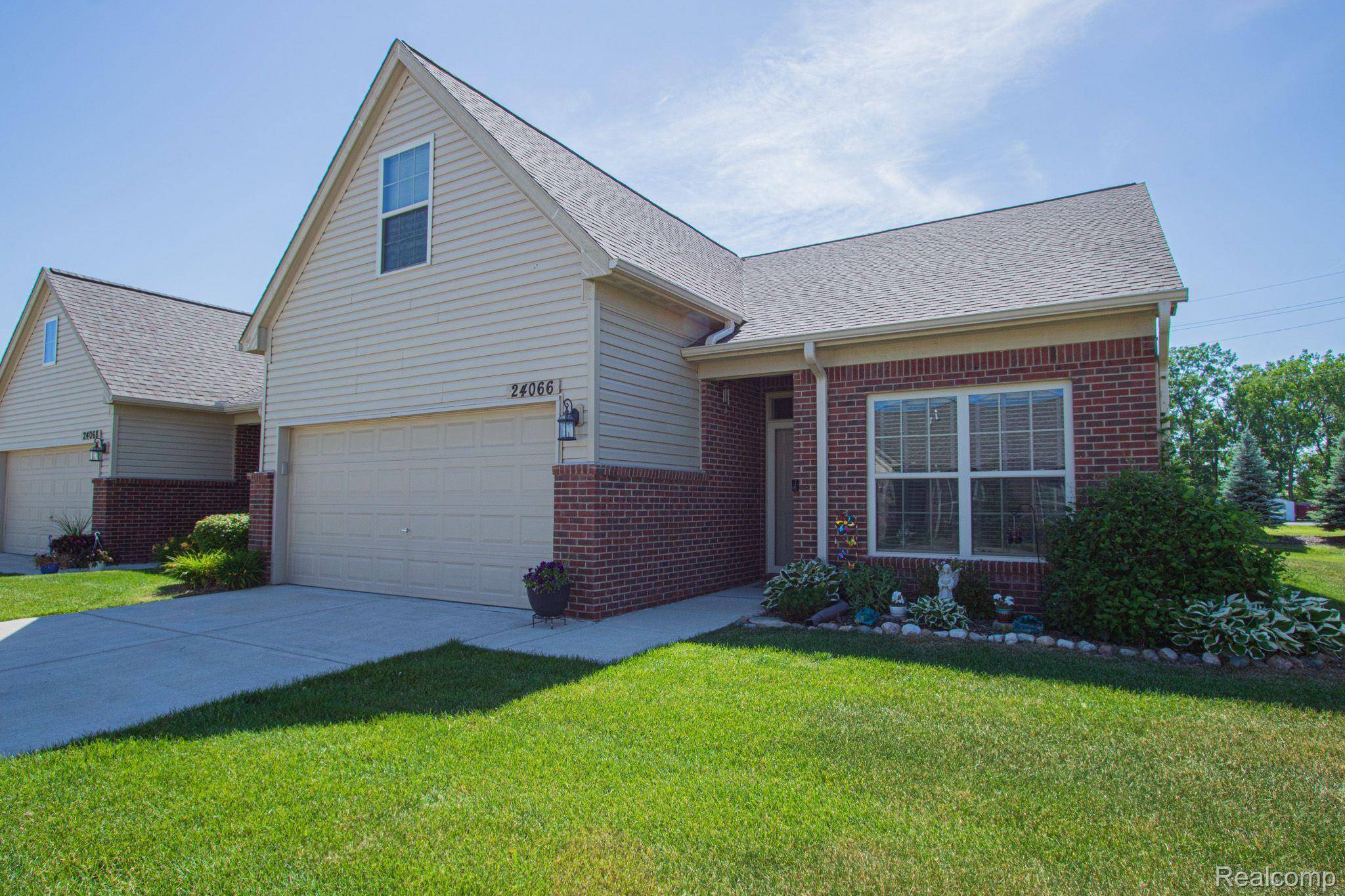 Flat Rock, MI 48134,24066 HEMLOCK DR