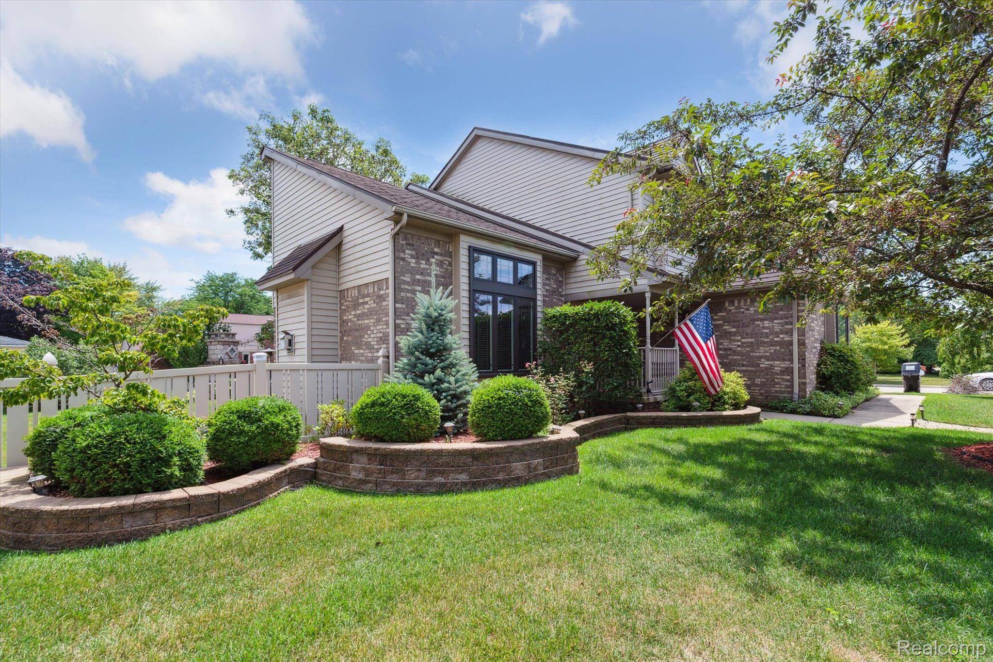 Woodhaven, MI 48183,23649 LEIGHWOOD DR