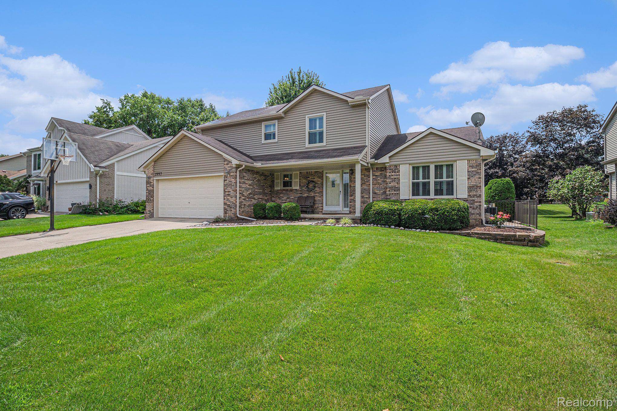 Wixom, MI 48393,1997 HUNTINGDON DR
