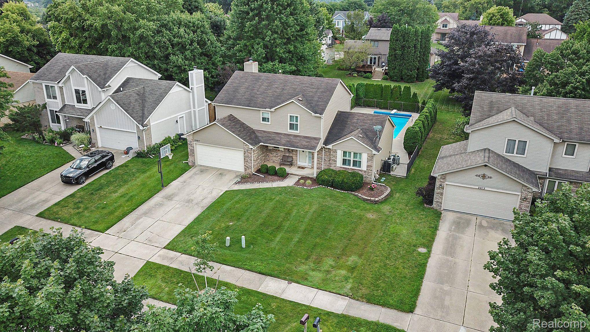 Wixom, MI 48393,1997 HUNTINGDON DR