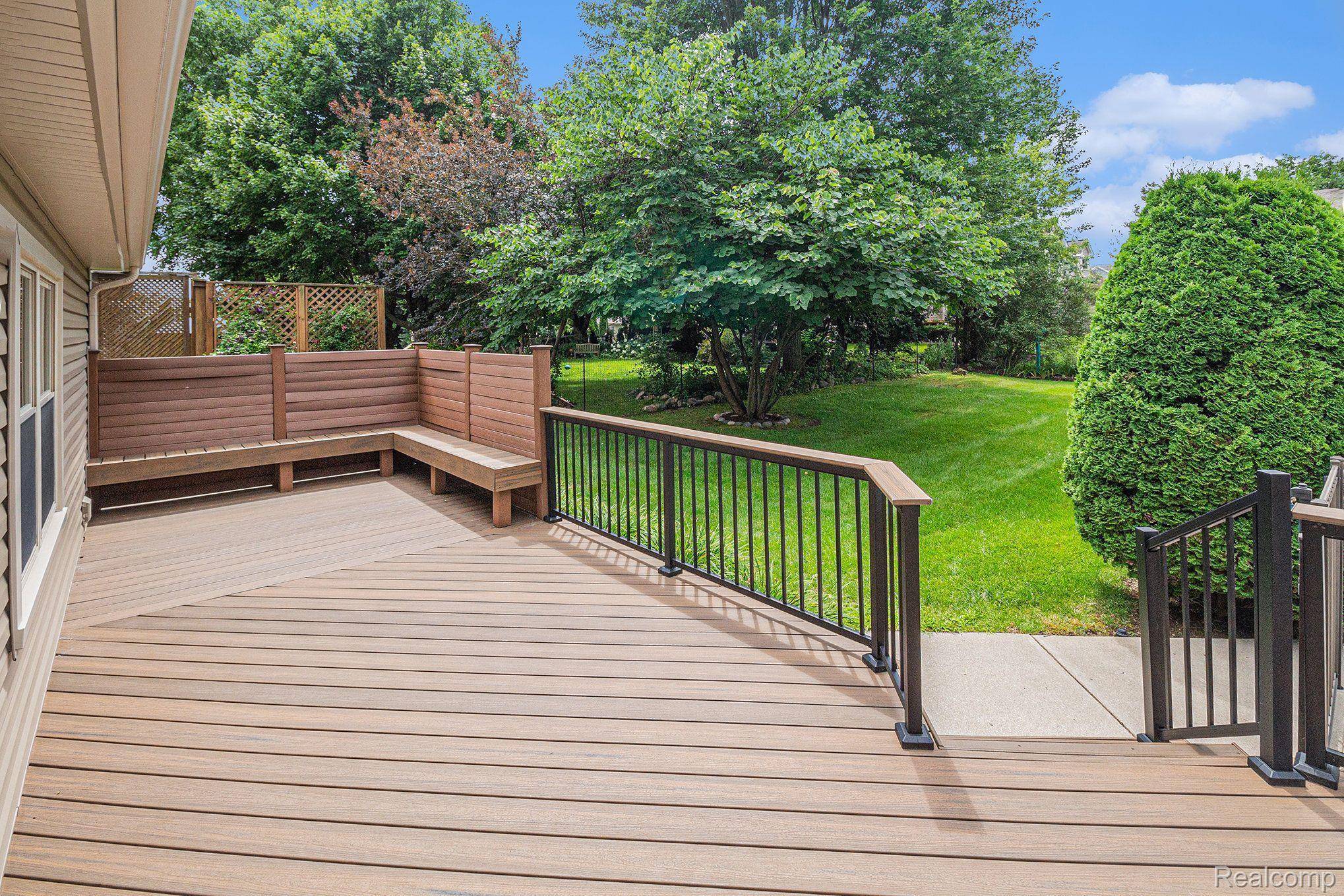 Wixom, MI 48393,1997 HUNTINGDON DR