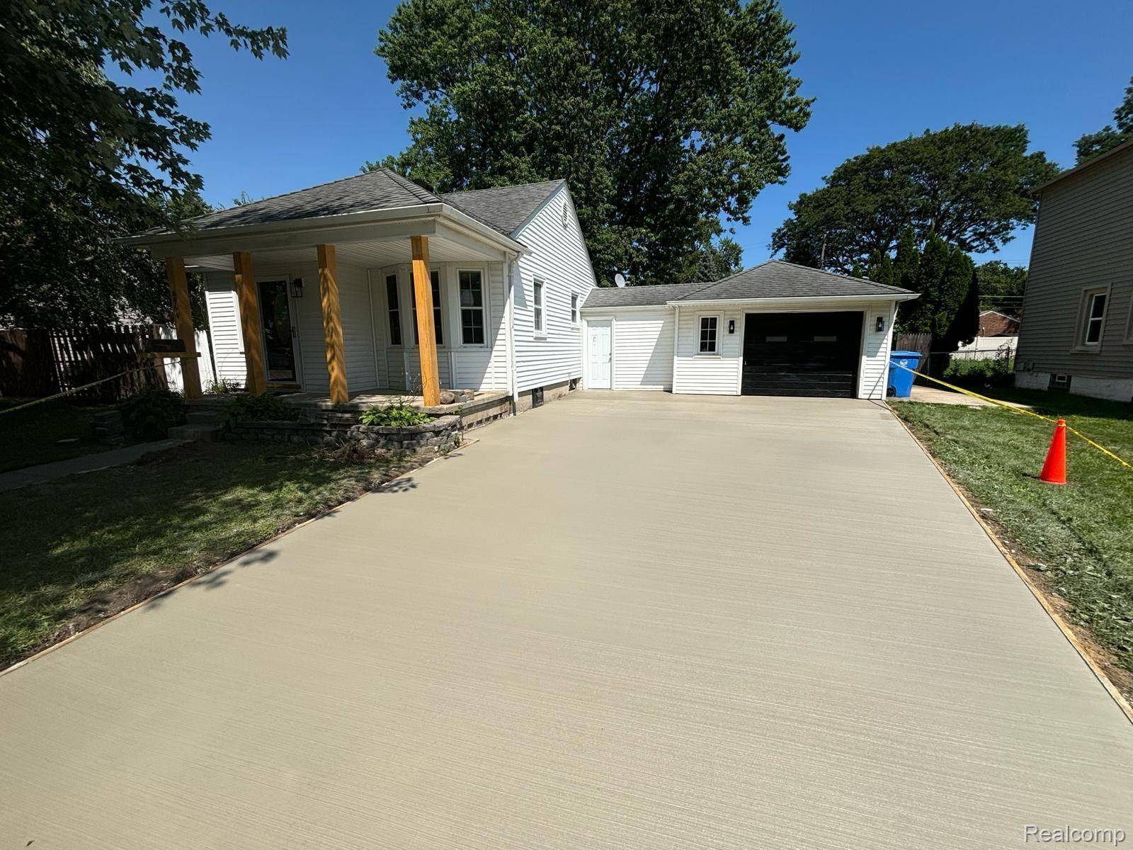 Dearborn Heights, MI 48127,6964 NIGHTINGALE ST