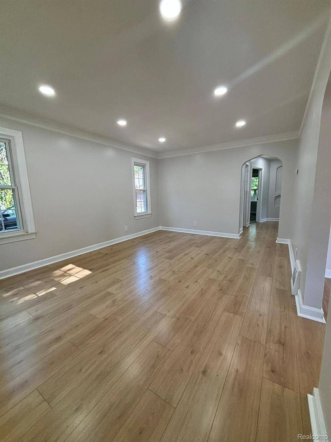 Dearborn Heights, MI 48127,6964 NIGHTINGALE ST