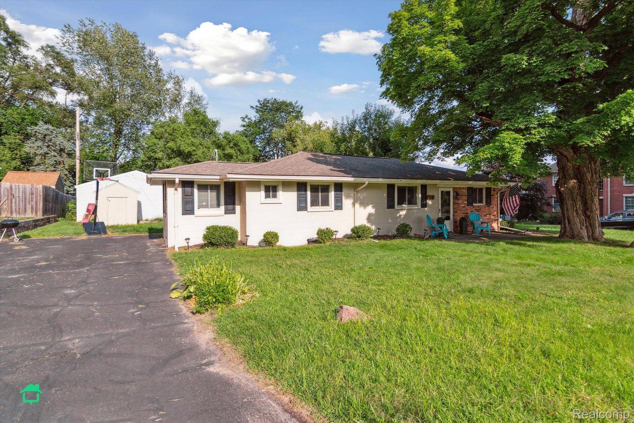 Wixom, MI 48393,2680 Lakeridge