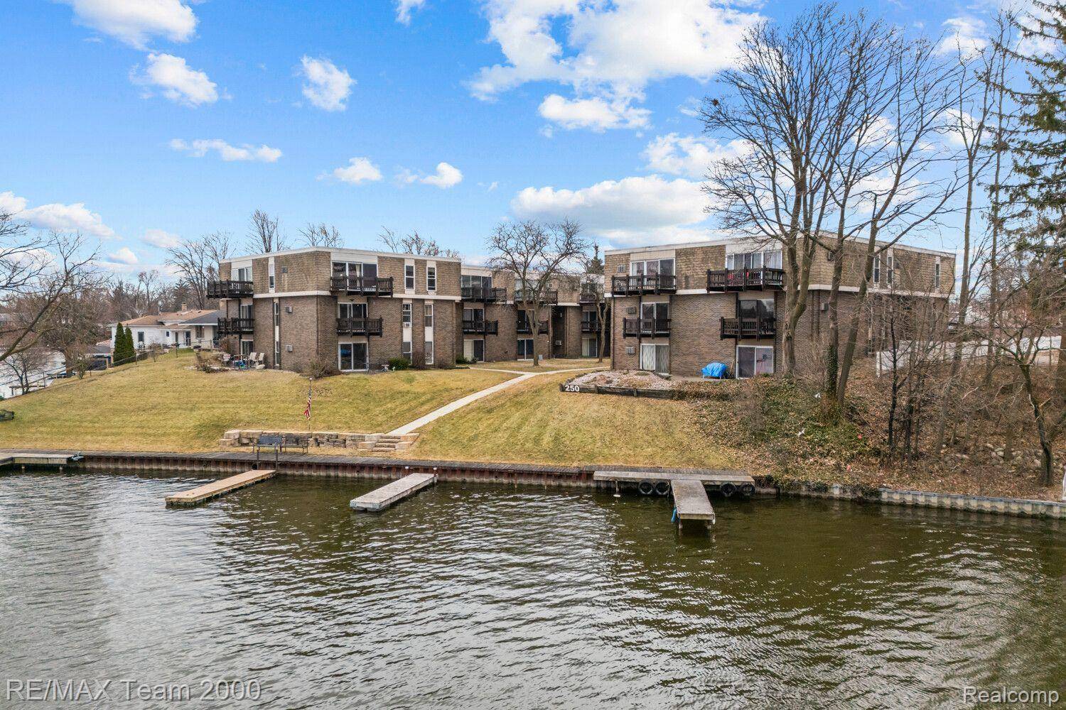 Belleville, MI 48111,250 N LIBERTY ST #303