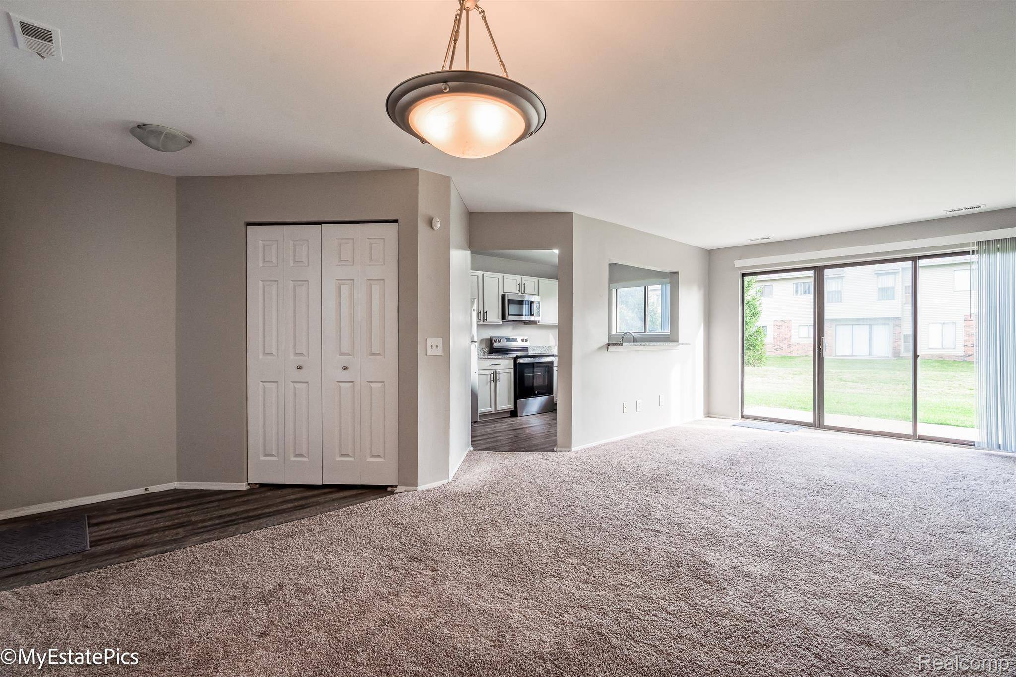 Farmington Hills, MI 48335,21740 INDIAN CREEK DR