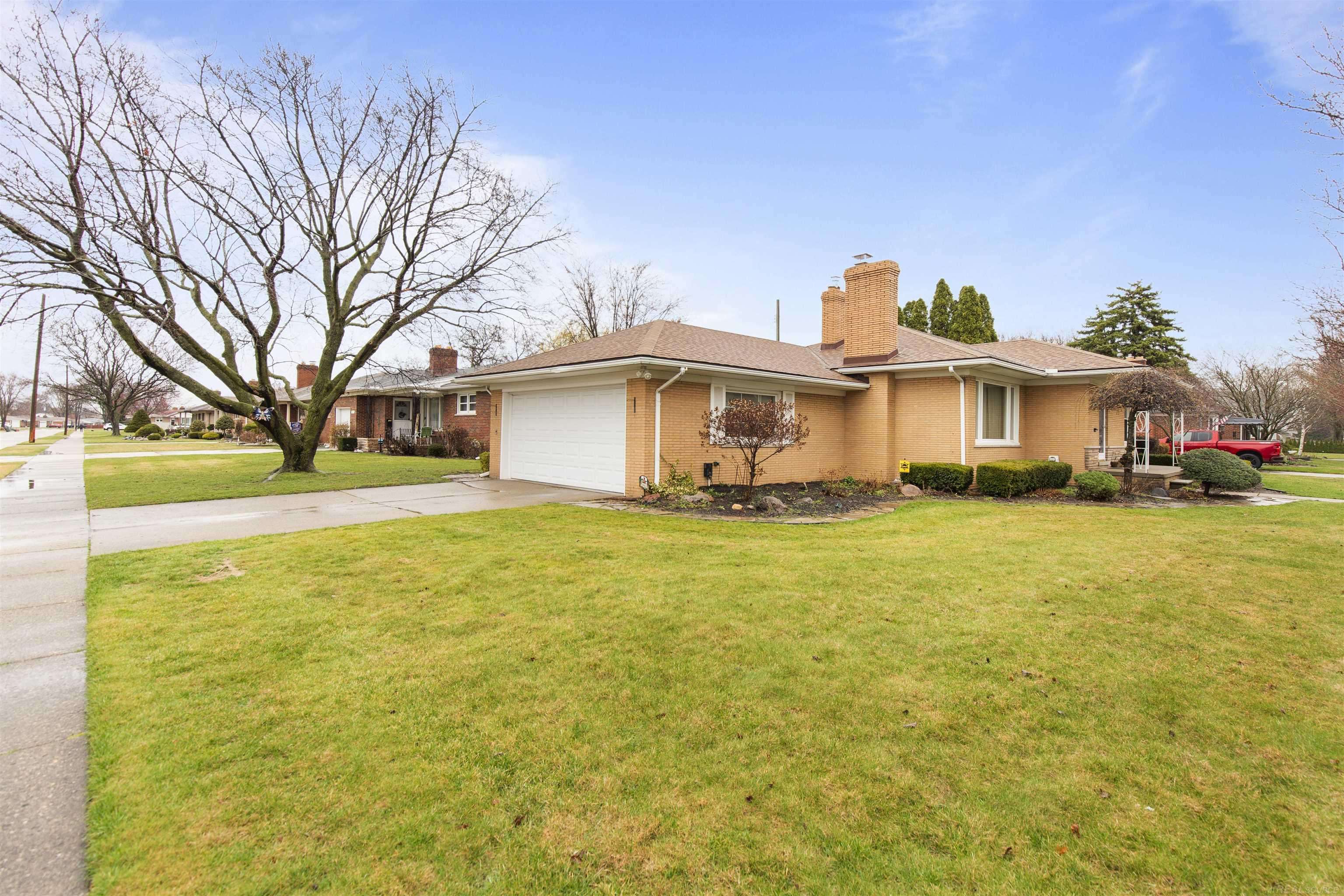 Saint Clair Shores, MI 48081,20901 Martin RD