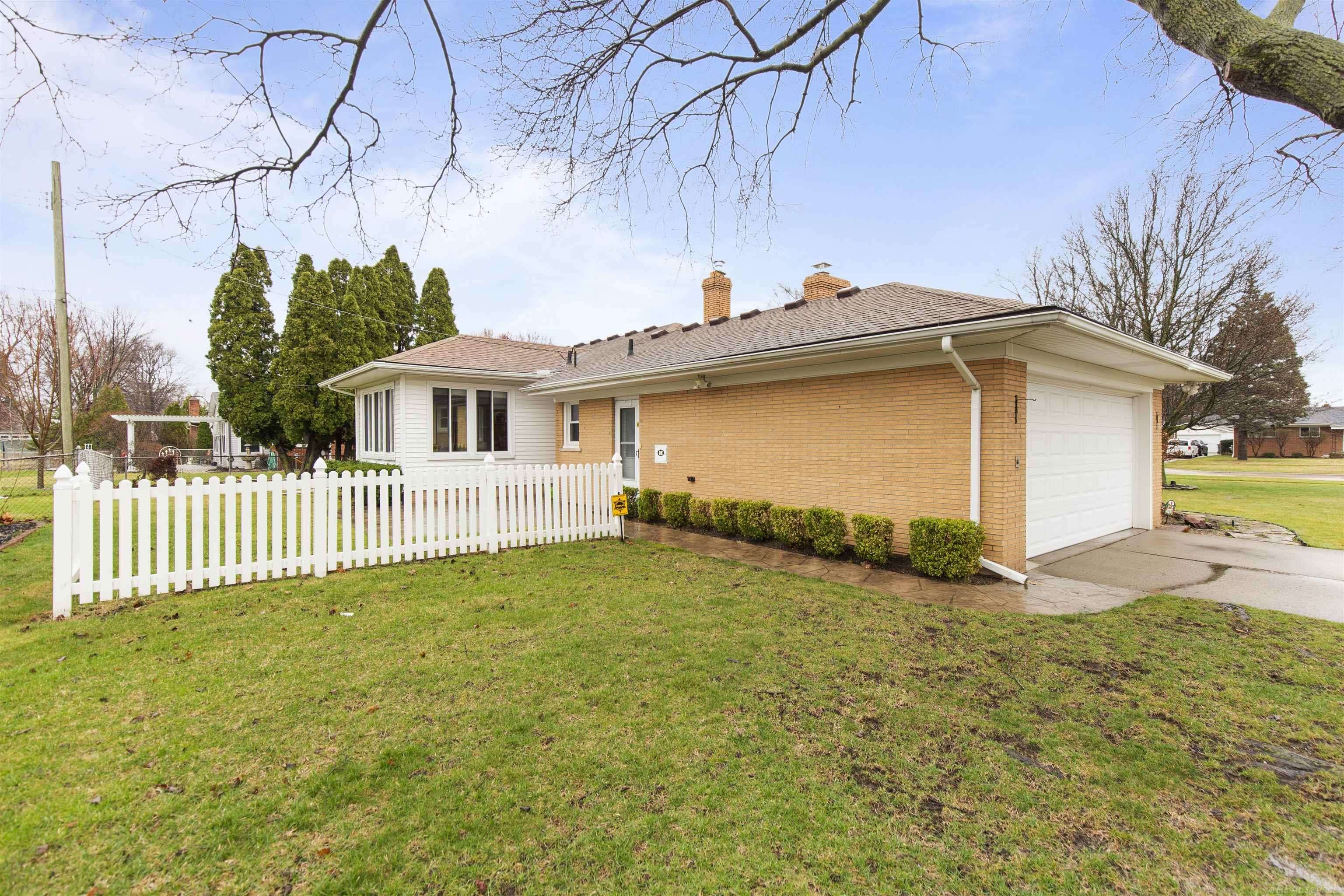 Saint Clair Shores, MI 48081,20901 Martin RD