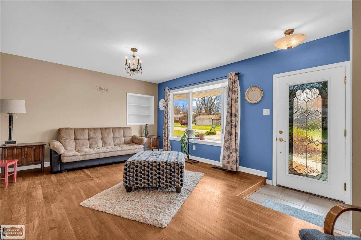 Shelby Twp, MI 48316,5618 Harlowe DR